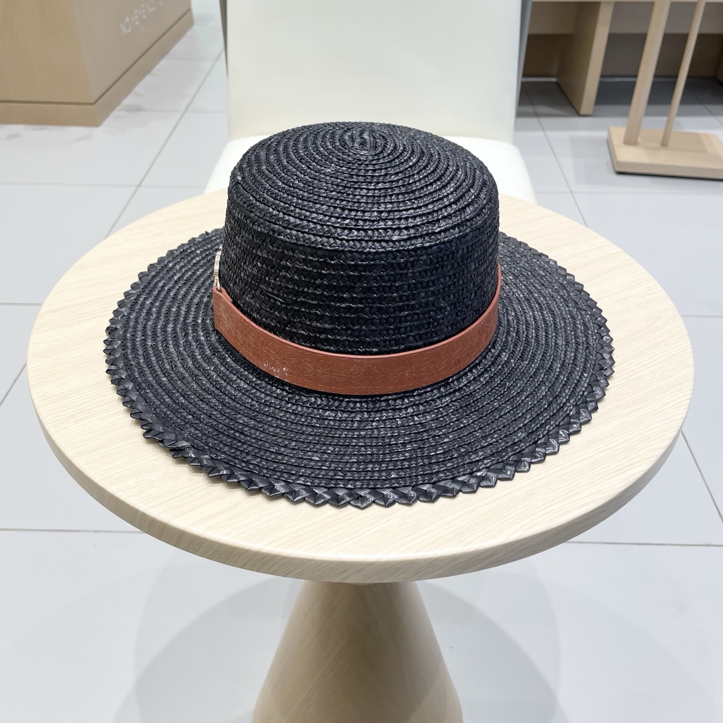 罗意威loewe新款Chanel香奈儿草帽，平顶礼帽，日本支持制作，皮带 简约平顶优雅草帽女防晒海边度假