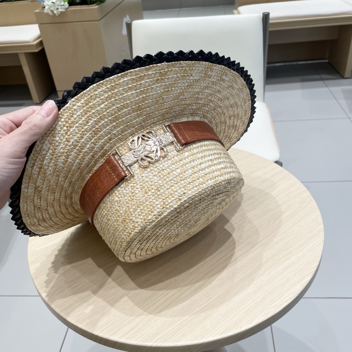 罗意威loewe新款Chanel香奈儿草帽，平顶礼帽，日本支持制作，皮带 简约平顶优雅草帽女防晒海边度假