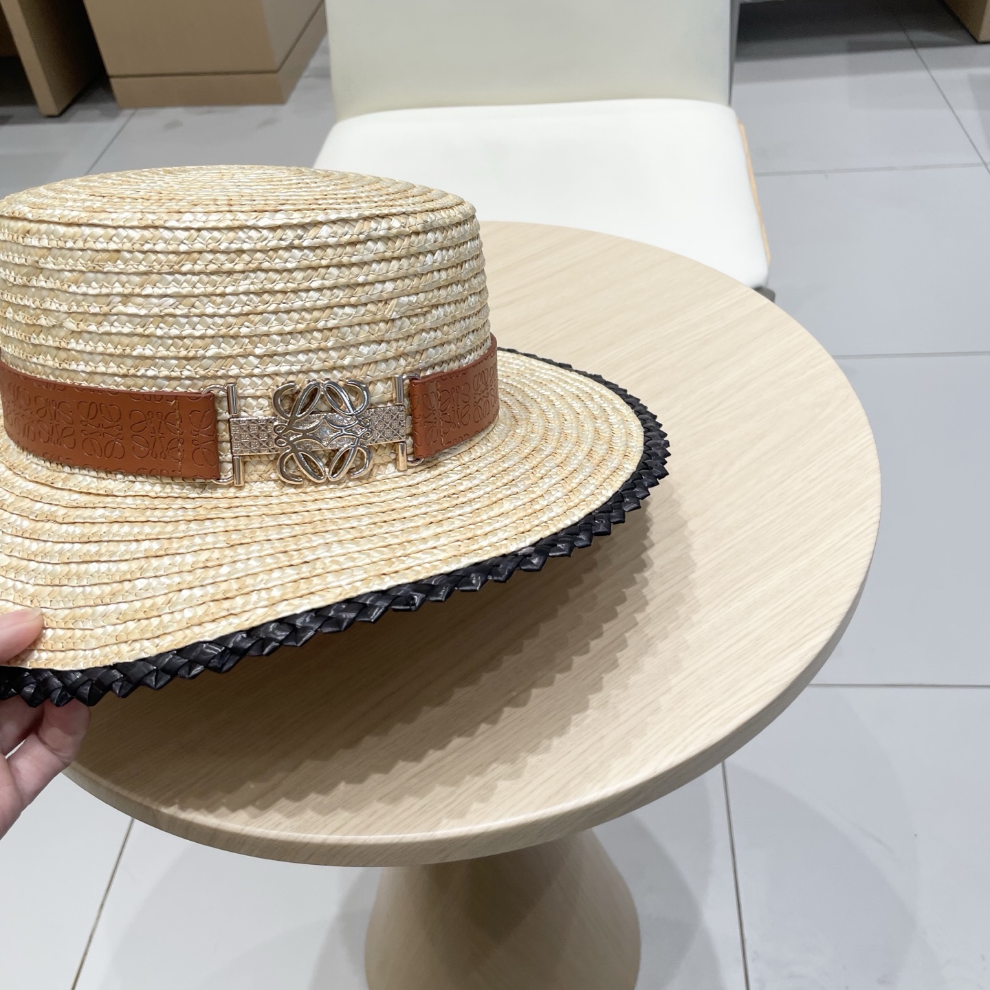 罗意威loewe新款Chanel香奈儿草帽，平顶礼帽，日本支持制作，皮带 简约平顶优雅草帽女防晒海边度假