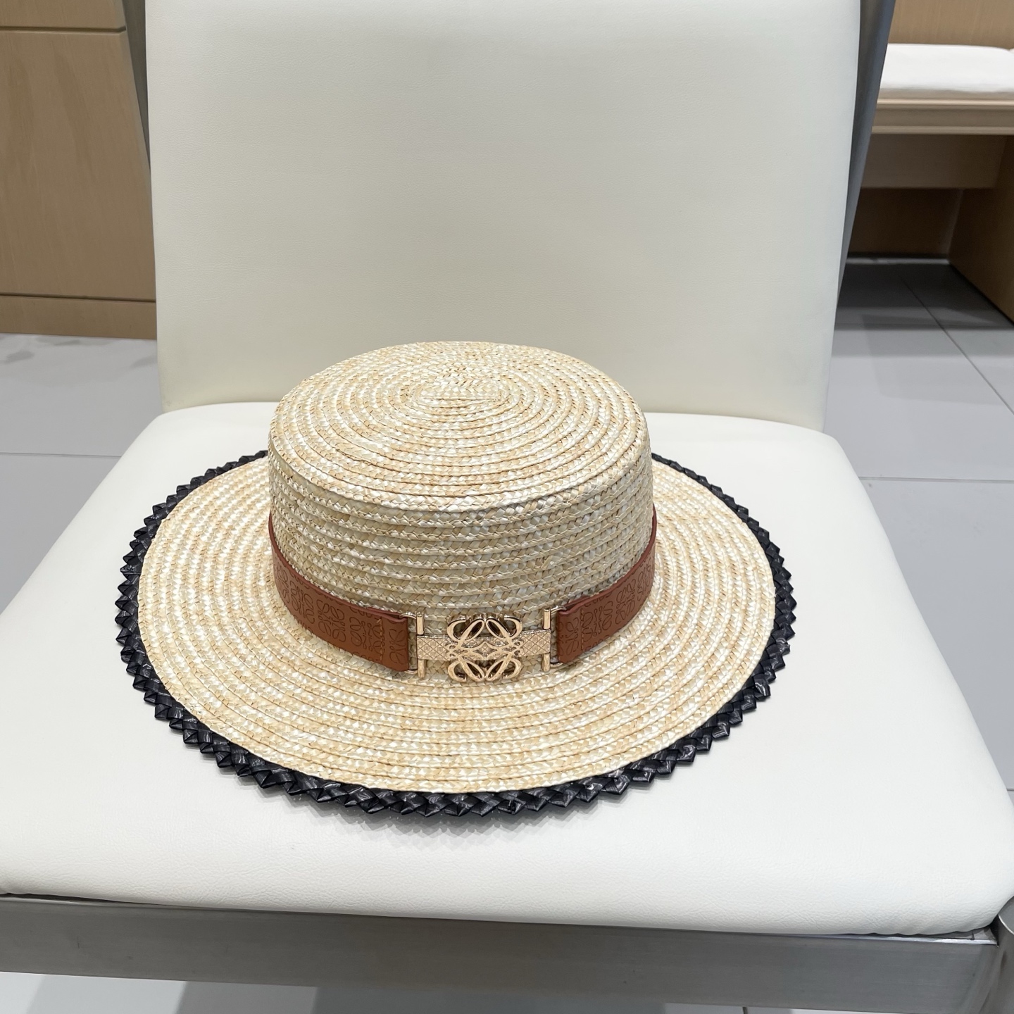 罗意威loewe新款Chanel香奈儿草帽，平顶礼帽，日本支持制作，皮带 简约平顶优雅草帽女防晒海边度假