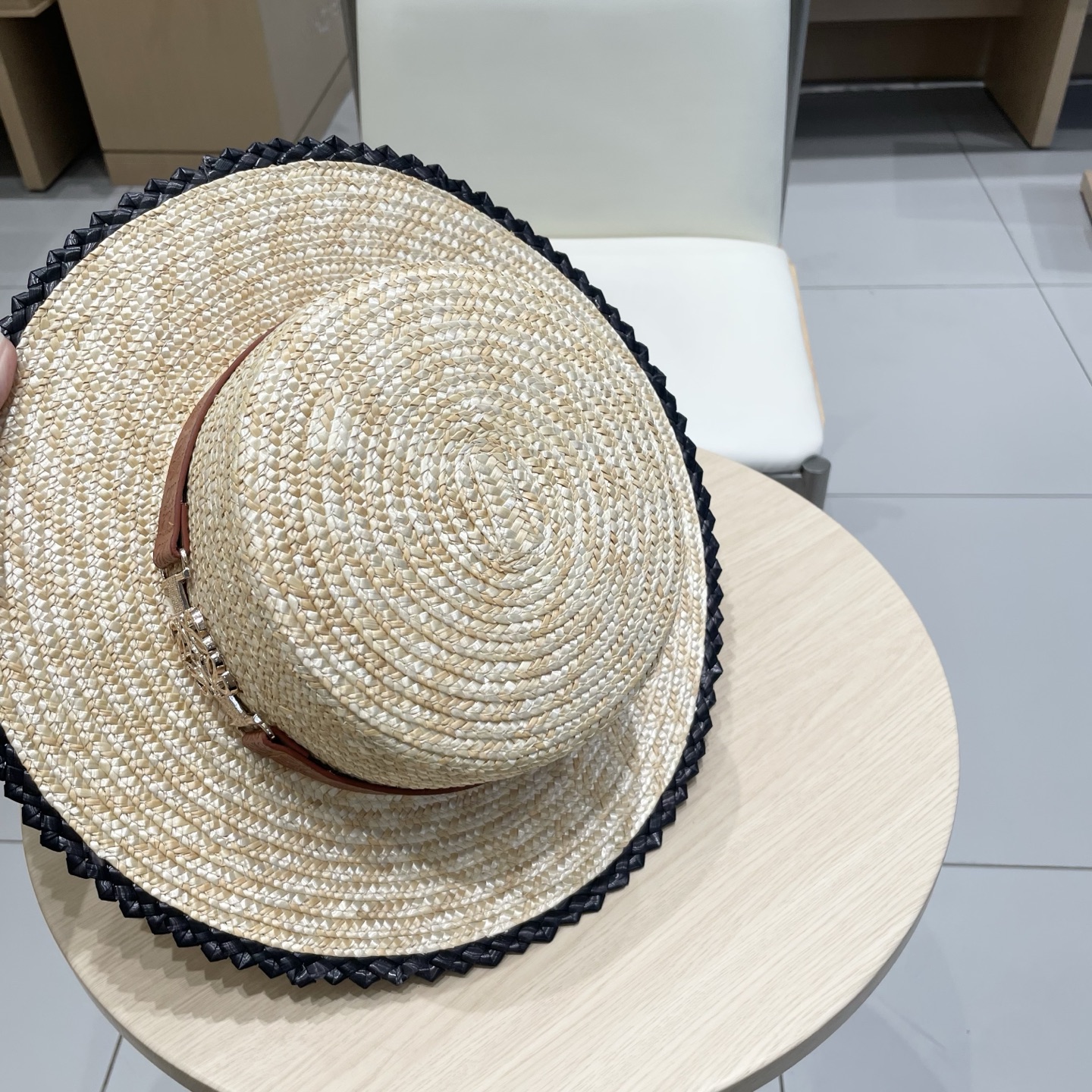 罗意威loewe新款Chanel香奈儿草帽，平顶礼帽，日本支持制作，皮带 简约平顶优雅草帽女防晒海边度假