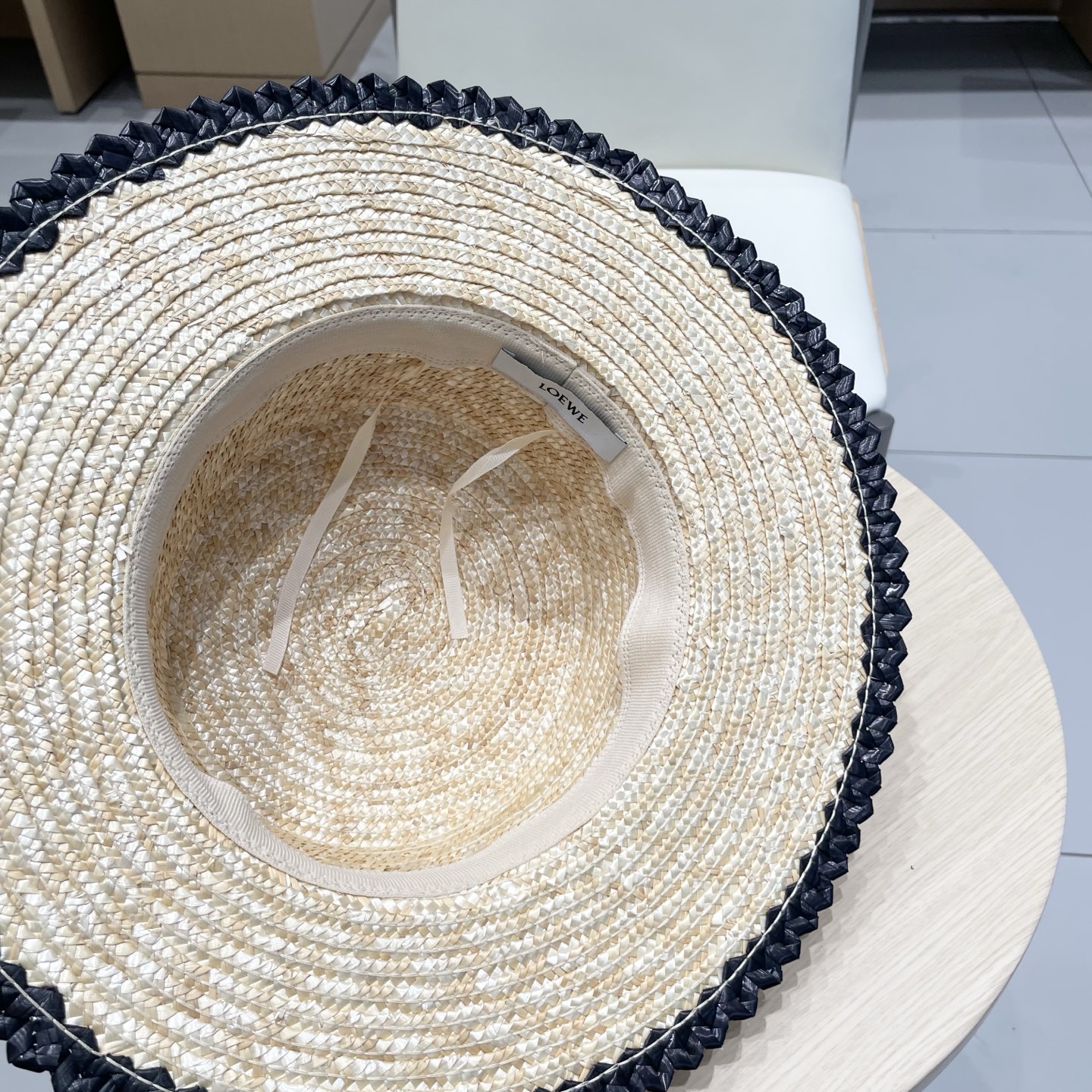 罗意威loewe新款Chanel香奈儿草帽，平顶礼帽，日本支持制作，皮带 简约平顶优雅草帽女防晒海边度假