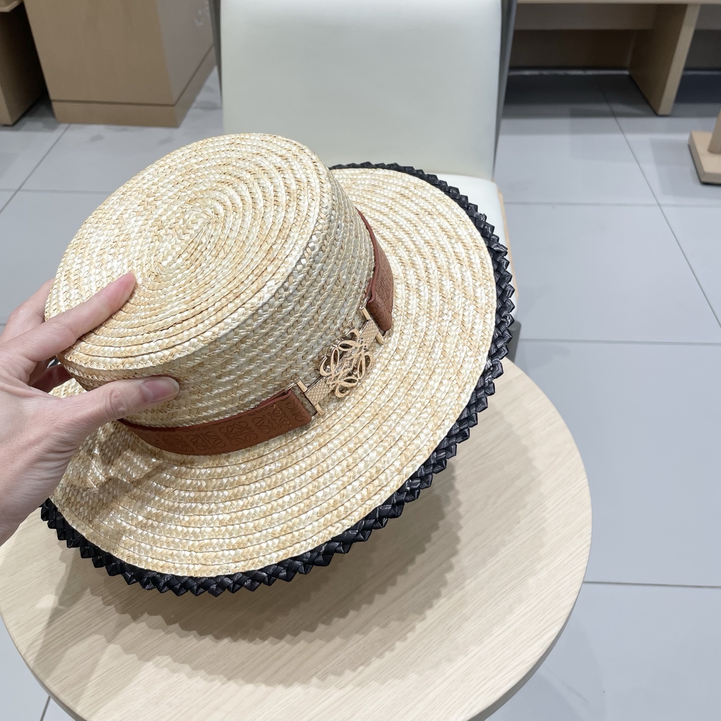 罗意威loewe新款Chanel香奈儿草帽，平顶礼帽，日本支持制作，皮带 简约平顶优雅草帽女防晒海边度假