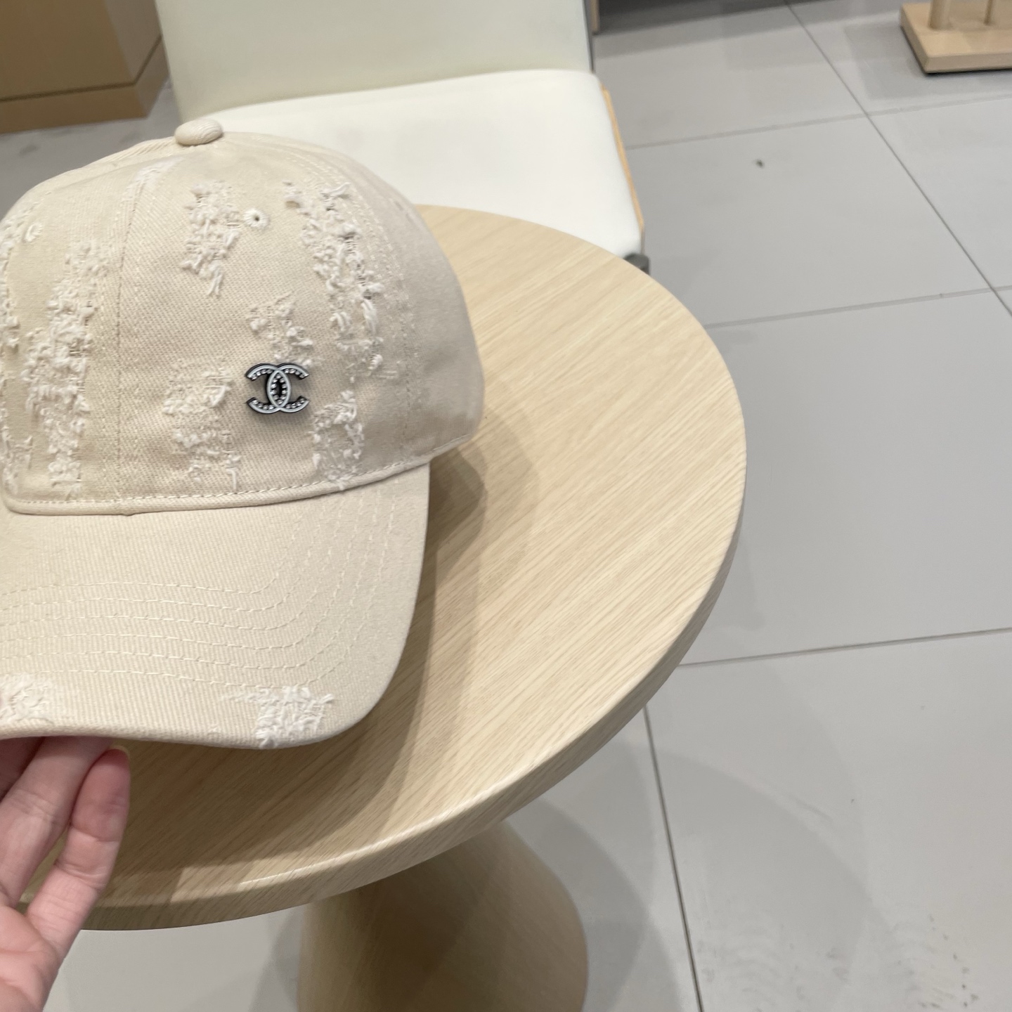  CHANEL香奈儿】新款简约logo棒球帽，新款出货，大牌款超好搭配，赶紧入手！