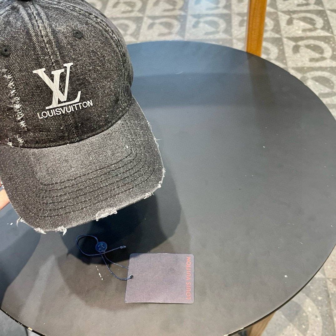    LouiVuittonLV👒专柜新款路易威登家刺绣棒球帽，简单大方 男女通用遮阳帽，