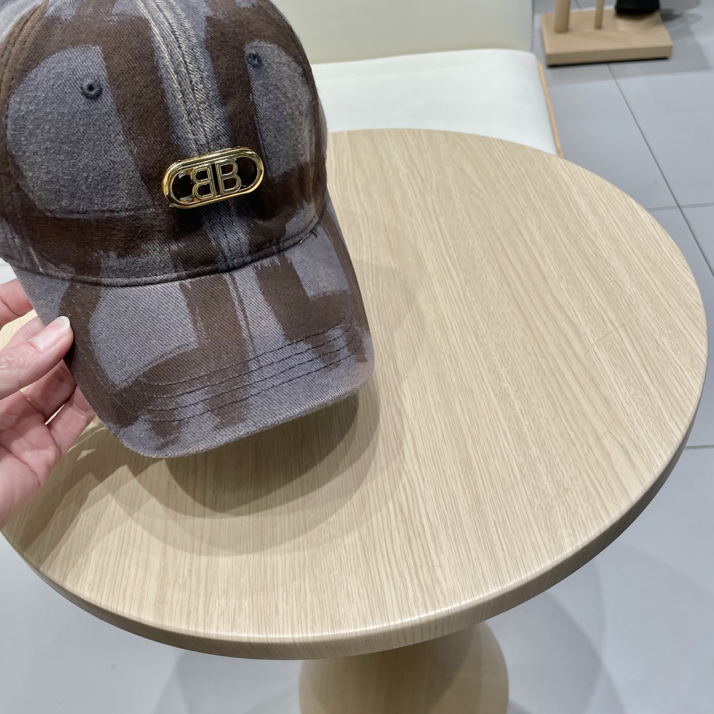  BALENCIAGA巴黎世家新款logo棒球帽，很酷的色系，男女佩戴都有不同style，第一批抢先出货