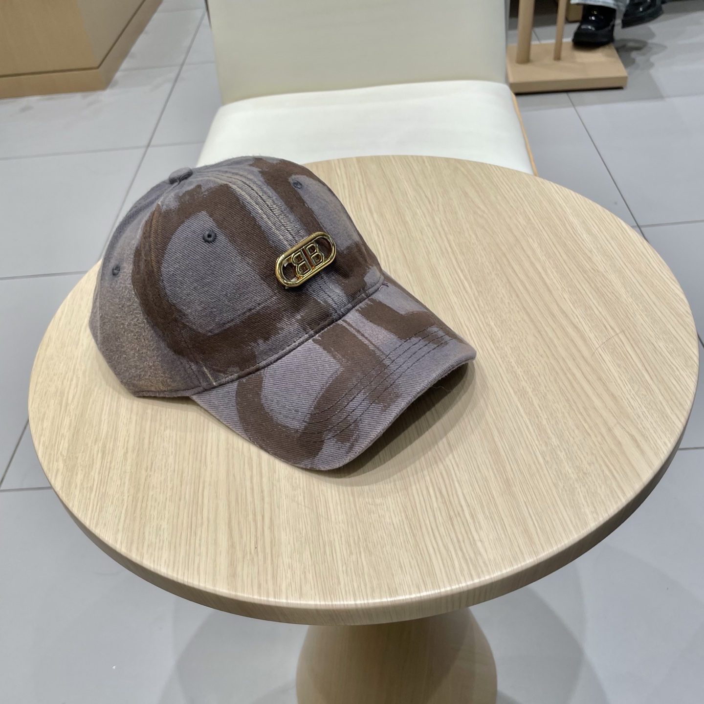  BALENCIAGA巴黎世家新款logo棒球帽，很酷的色系，男女佩戴都有不同style，第一批抢先出货