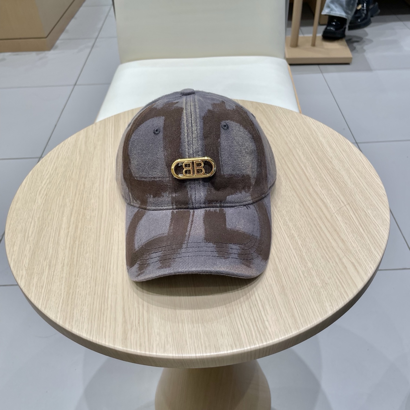  BALENCIAGA巴黎世家新款logo棒球帽，很酷的色系，男女佩戴都有不同style，第一批抢先出货