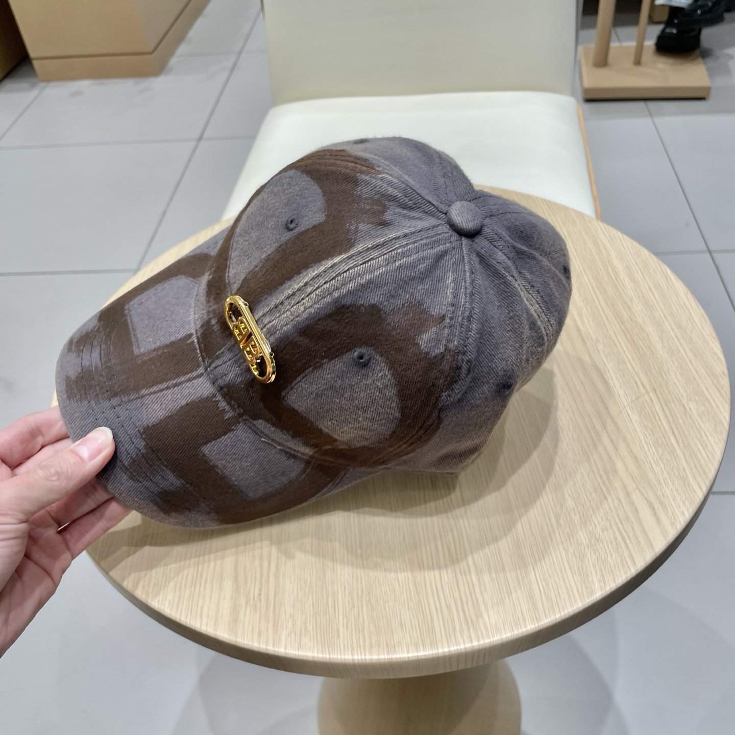  BALENCIAGA巴黎世家新款logo棒球帽，很酷的色系，男女佩戴都有不同style，第一批抢先出货