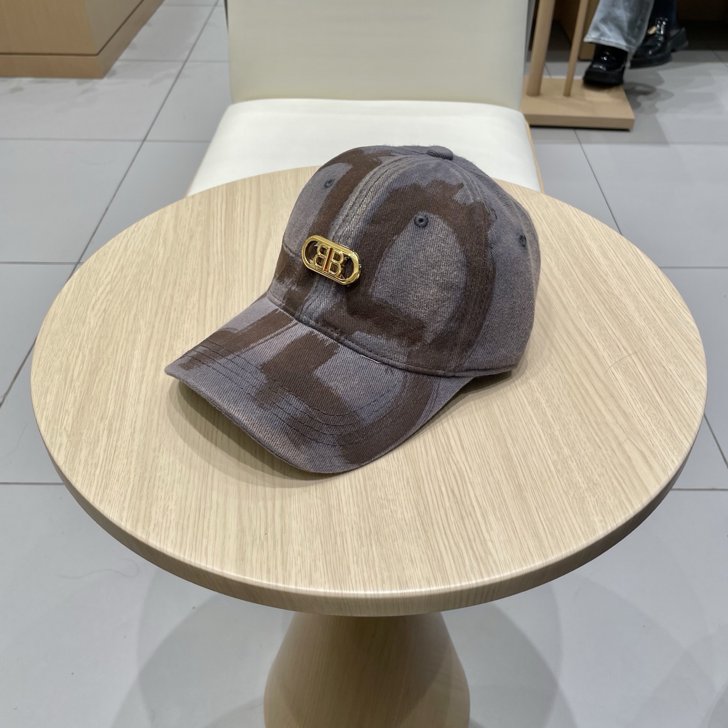  BALENCIAGA巴黎世家新款logo棒球帽，很酷的色系，男女佩戴都有不同style，第一批抢先出货