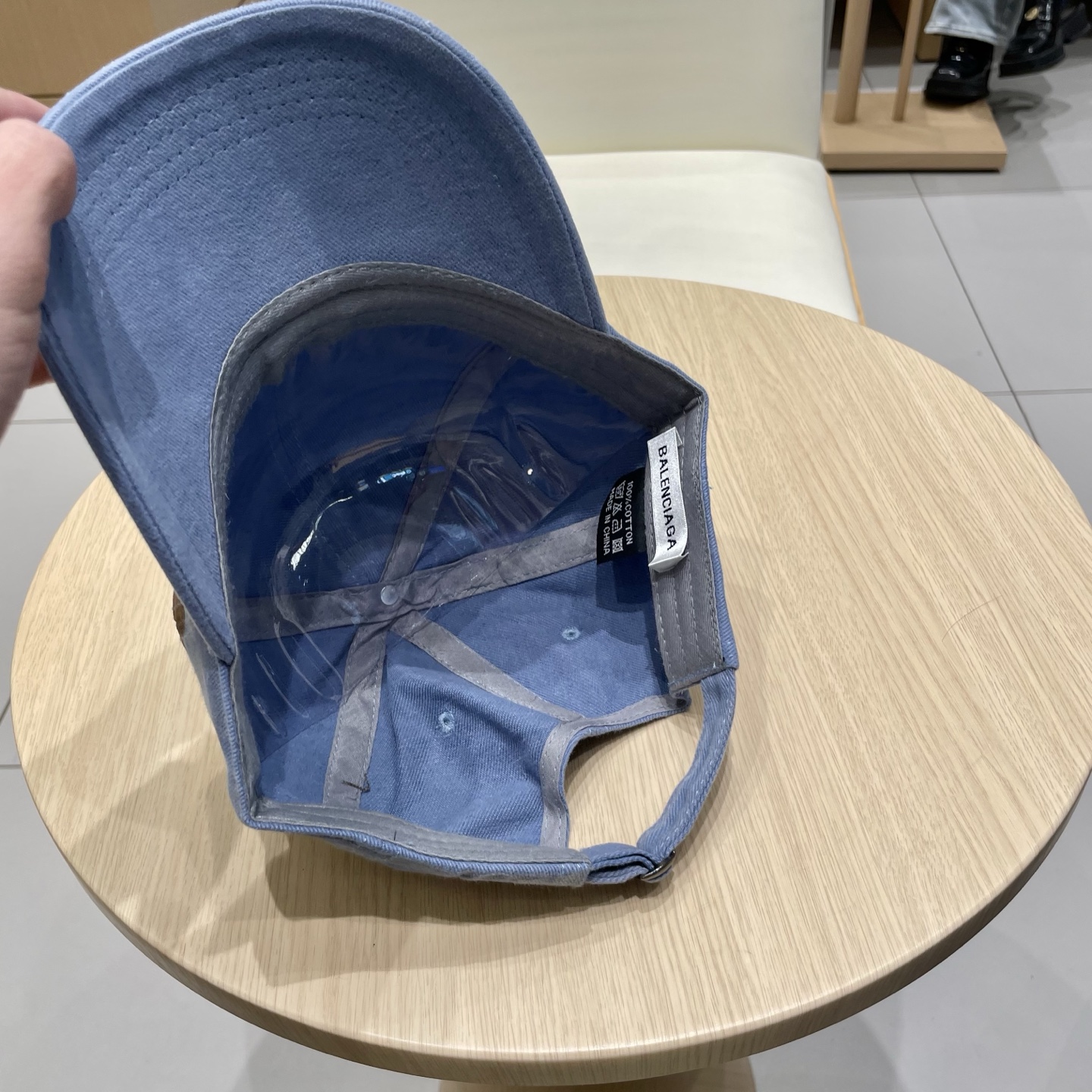  BALENCIAGA巴黎世家新款logo棒球帽，很酷的色系，男女佩戴都有不同style，第一批抢先出货