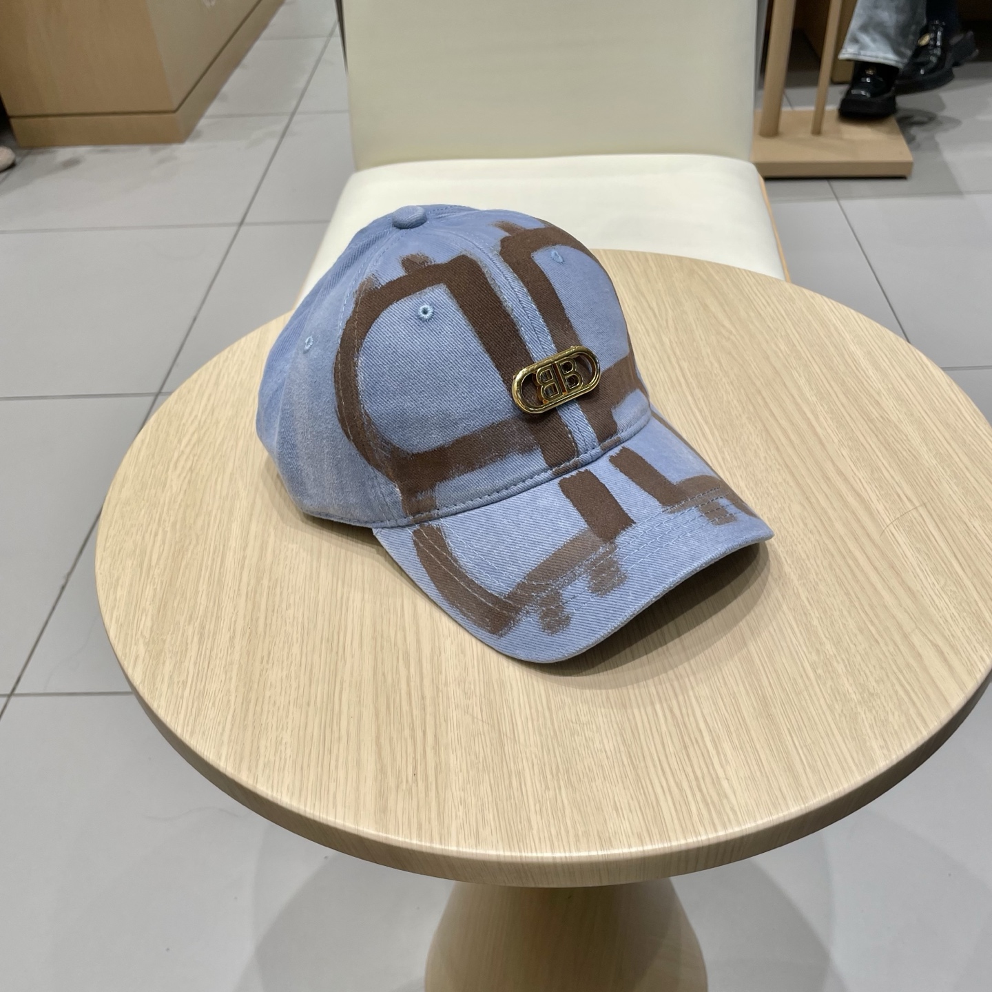  BALENCIAGA巴黎世家新款logo棒球帽，很酷的色系，男女佩戴都有不同style，第一批抢先出货