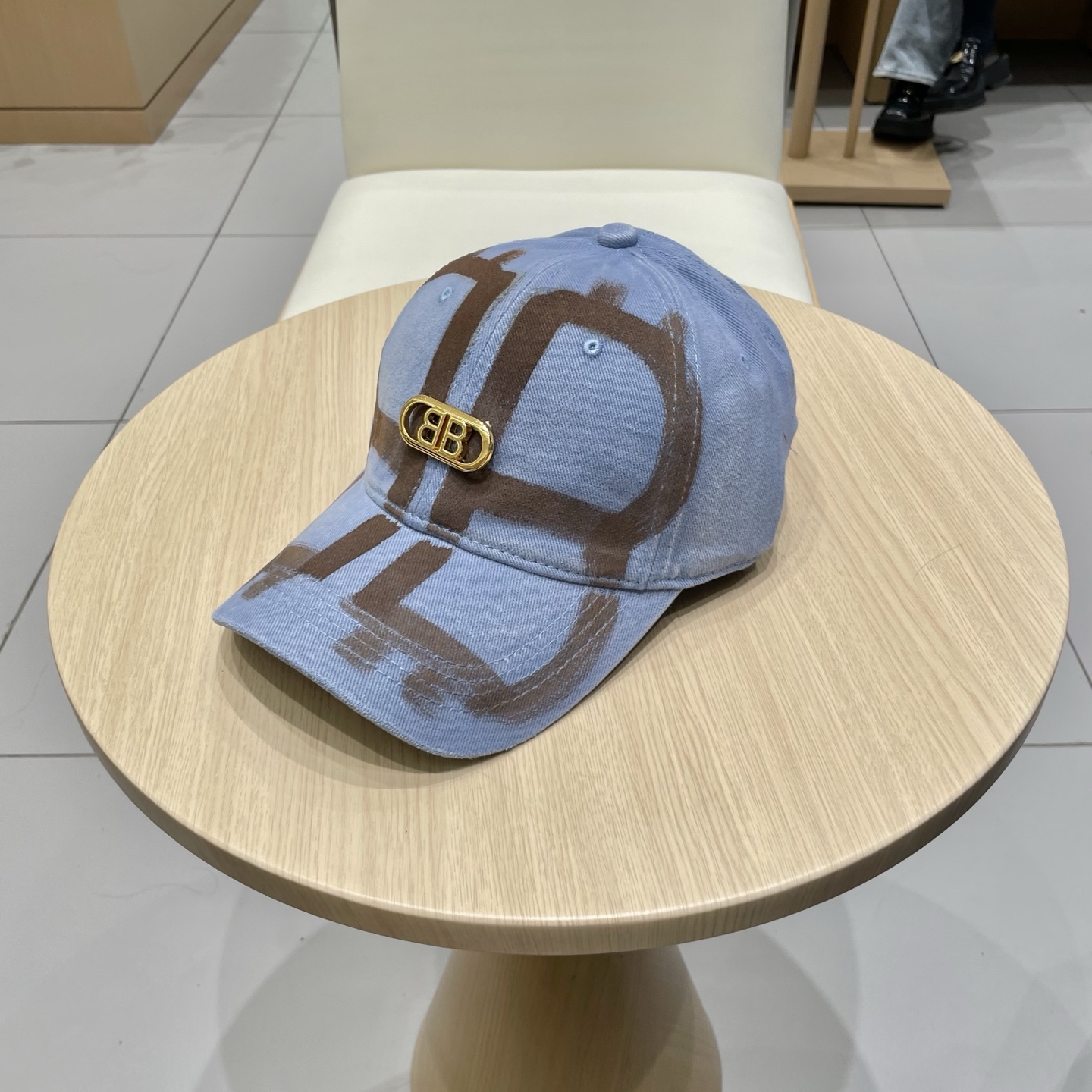  BALENCIAGA巴黎世家新款logo棒球帽，很酷的色系，男女佩戴都有不同style，第一批抢先出货