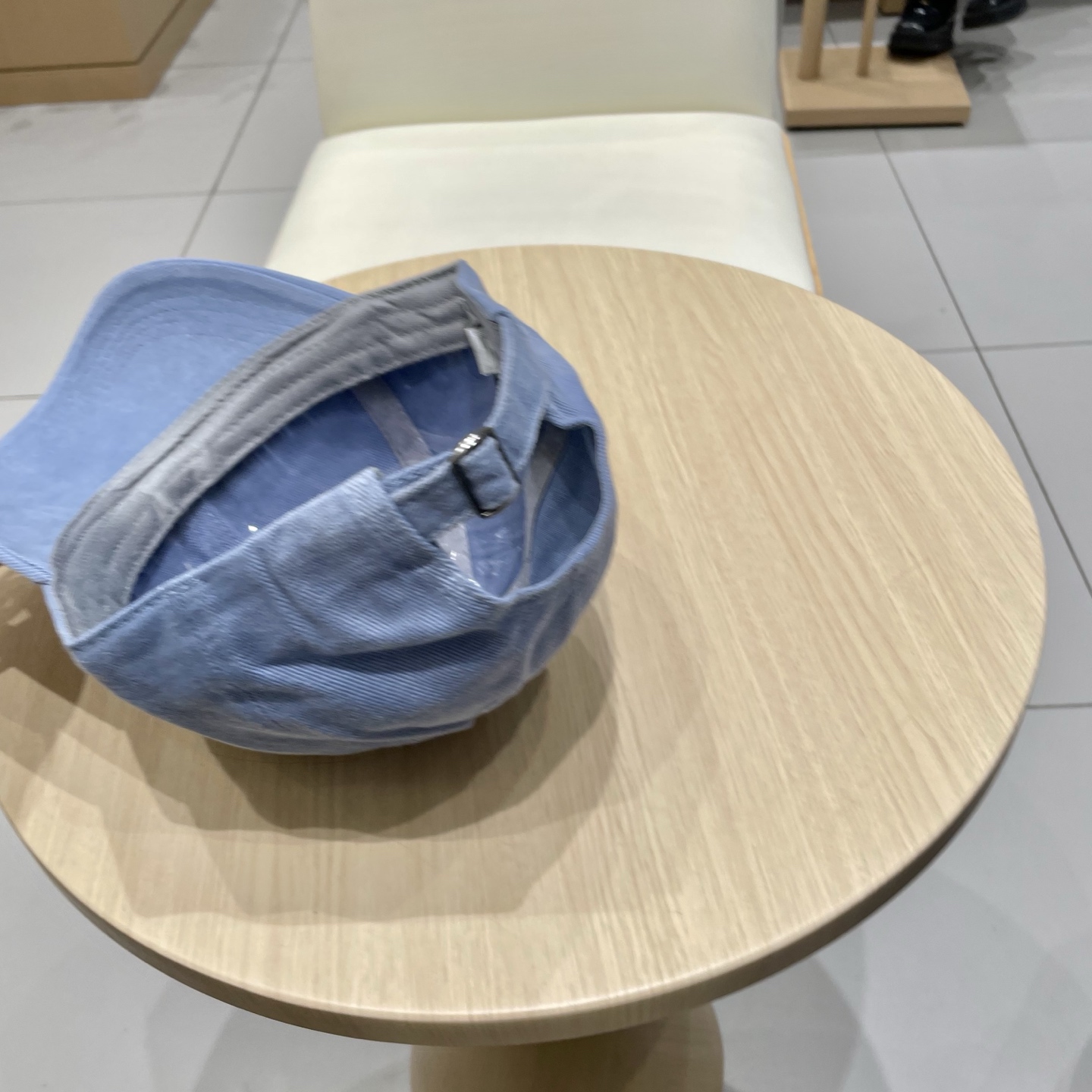  BALENCIAGA巴黎世家新款logo棒球帽，很酷的色系，男女佩戴都有不同style，第一批抢先出货