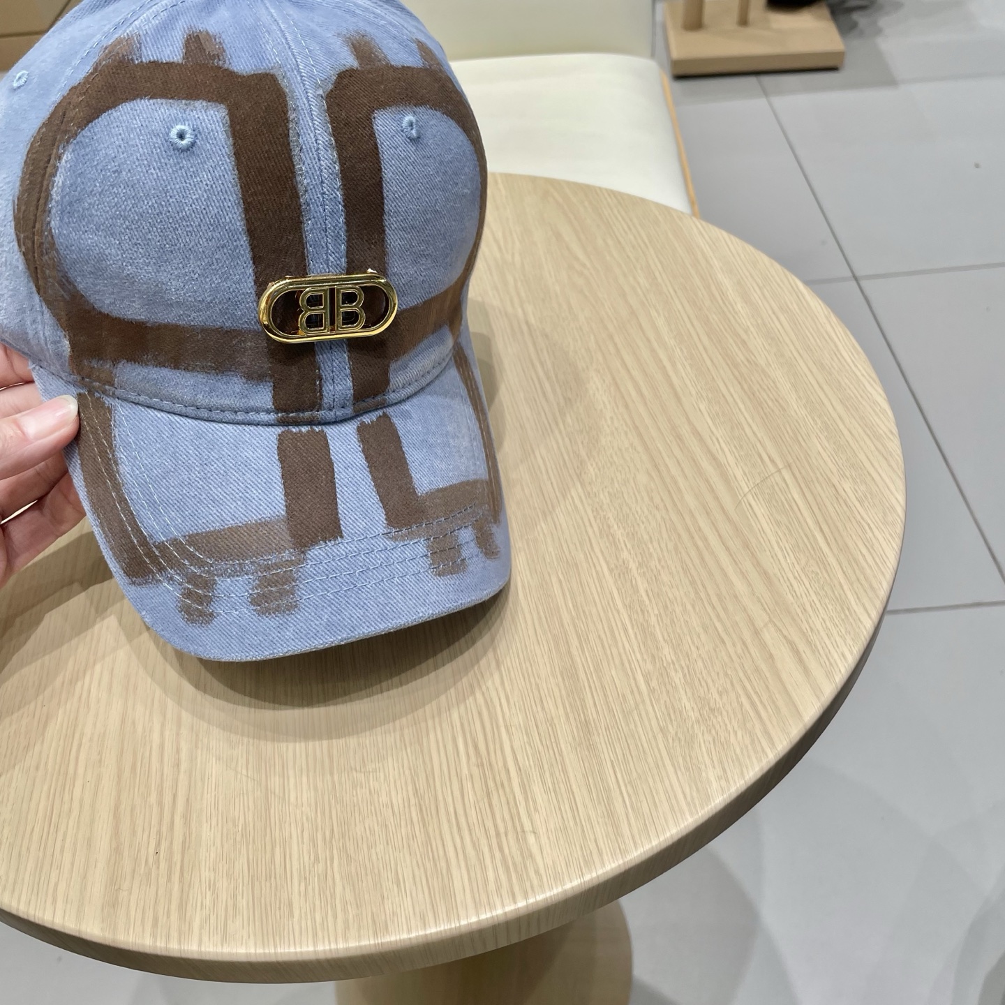  BALENCIAGA巴黎世家新款logo棒球帽，很酷的色系，男女佩戴都有不同style，第一批抢先出货