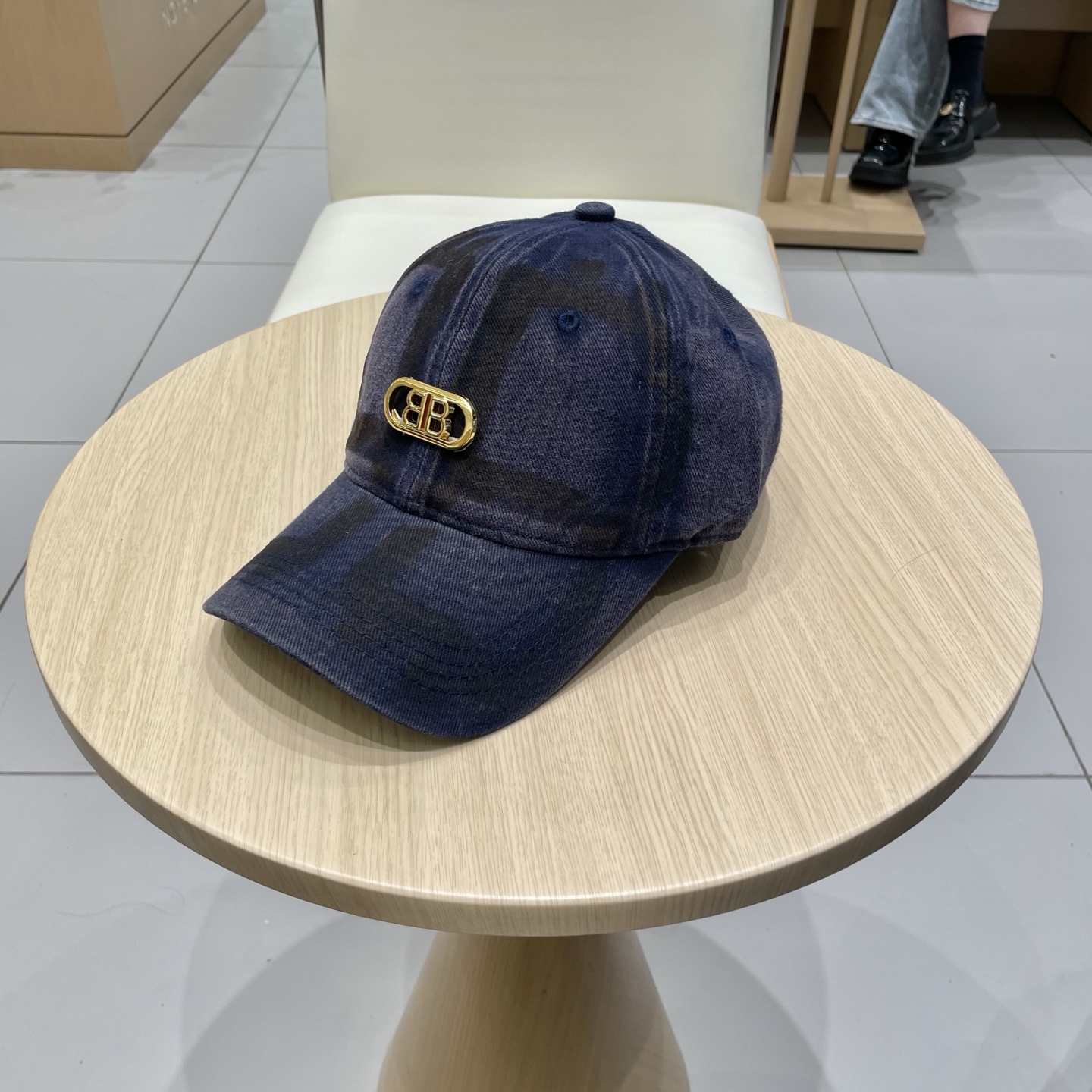  BALENCIAGA巴黎世家新款logo棒球帽，很酷的色系，男女佩戴都有不同style，第一批抢先出货