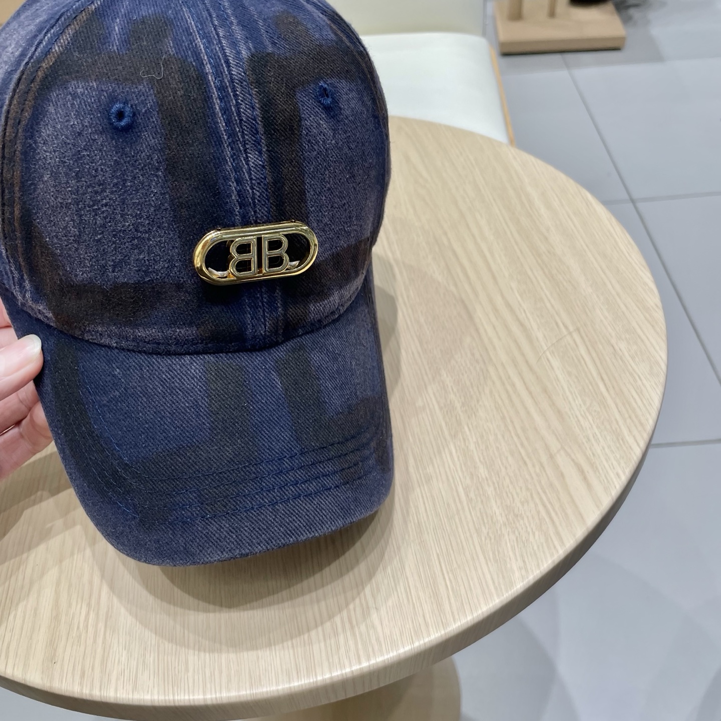  BALENCIAGA巴黎世家新款logo棒球帽，很酷的色系，男女佩戴都有不同style，第一批抢先出货