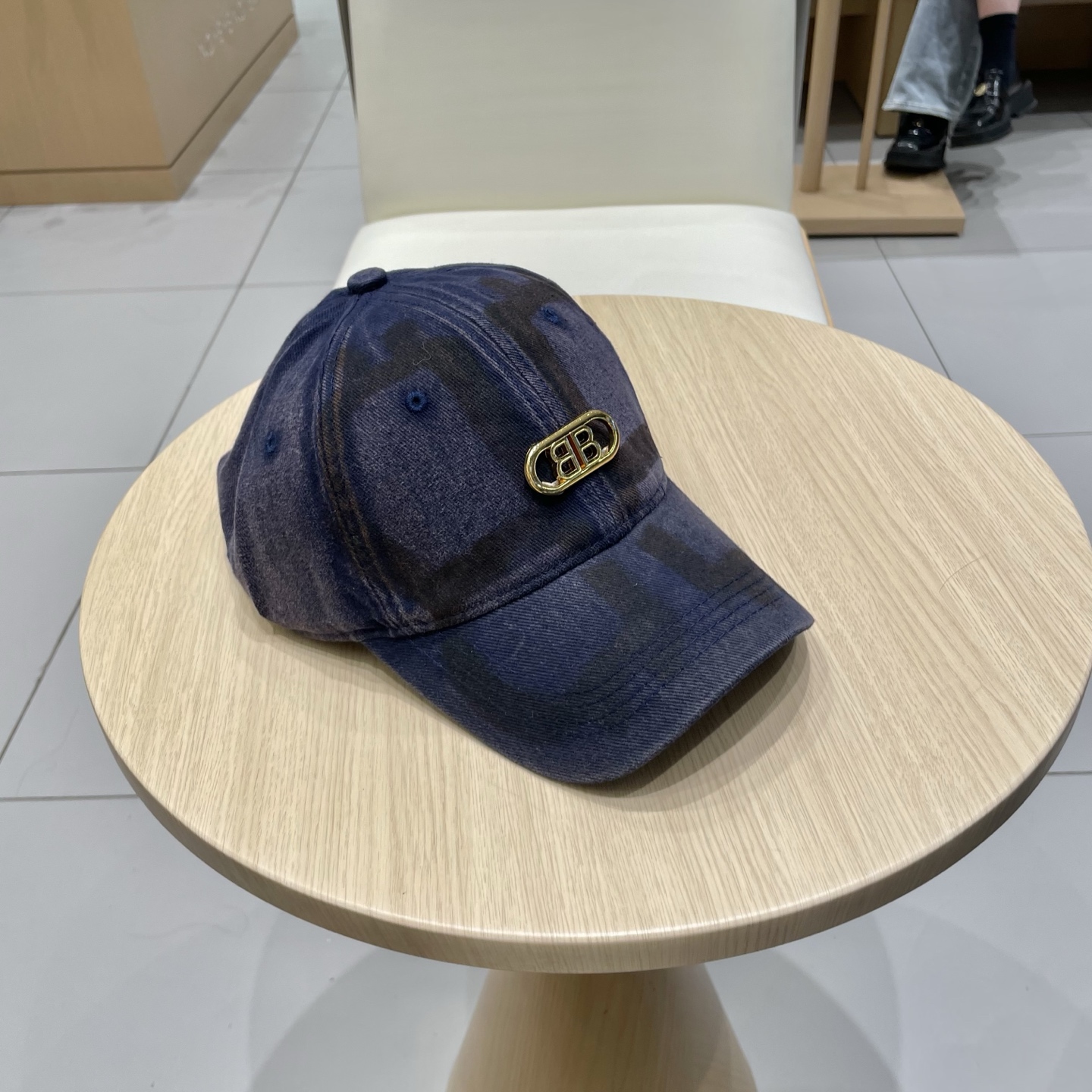  BALENCIAGA巴黎世家新款logo棒球帽，很酷的色系，男女佩戴都有不同style，第一批抢先出货