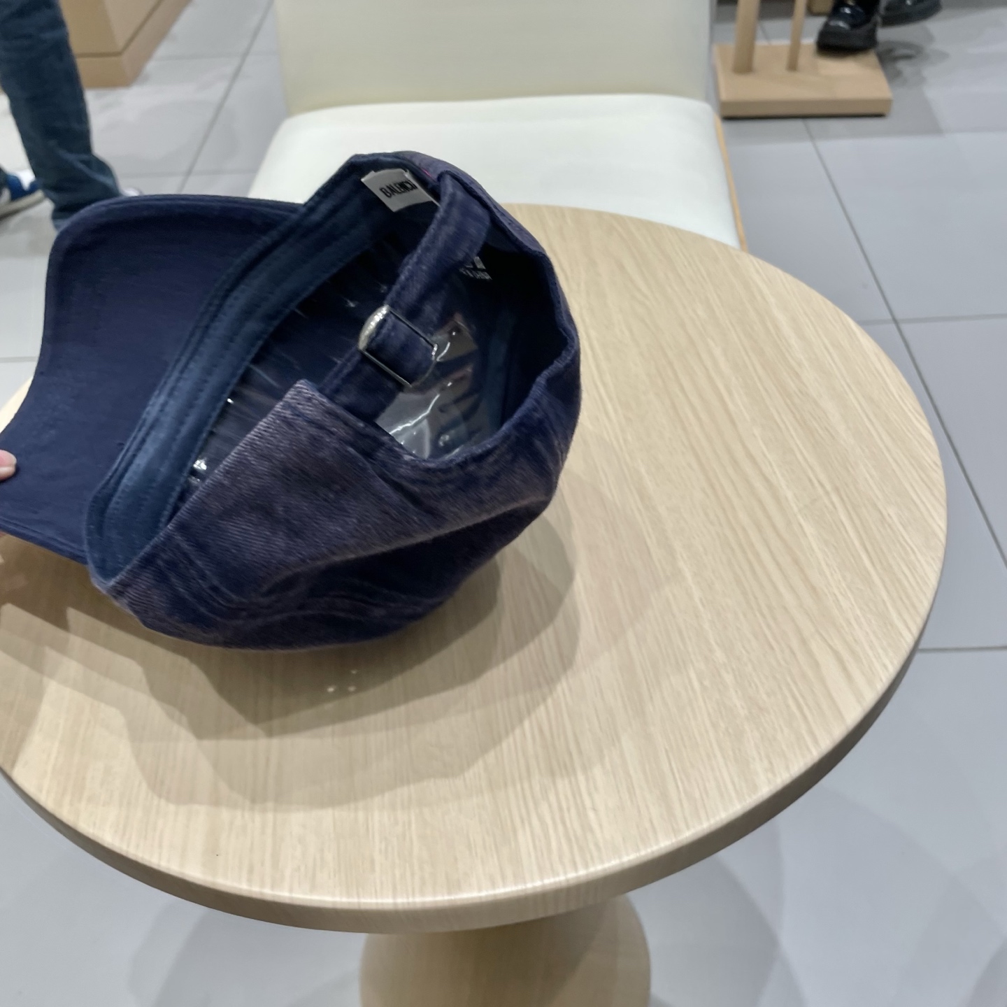  BALENCIAGA巴黎世家新款logo棒球帽，很酷的色系，男女佩戴都有不同style，第一批抢先出货