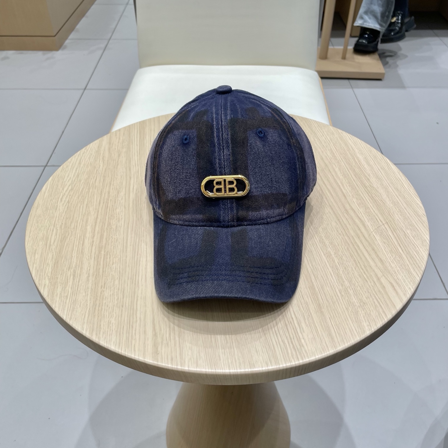  BALENCIAGA巴黎世家新款logo棒球帽，很酷的色系，男女佩戴都有不同style，第一批抢先出货