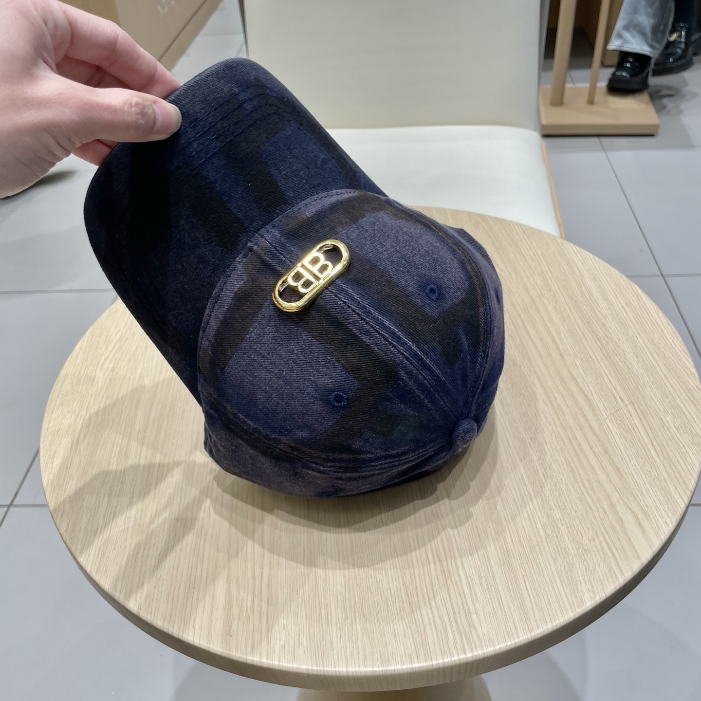  BALENCIAGA巴黎世家新款logo棒球帽，很酷的色系，男女佩戴都有不同style，第一批抢先出货