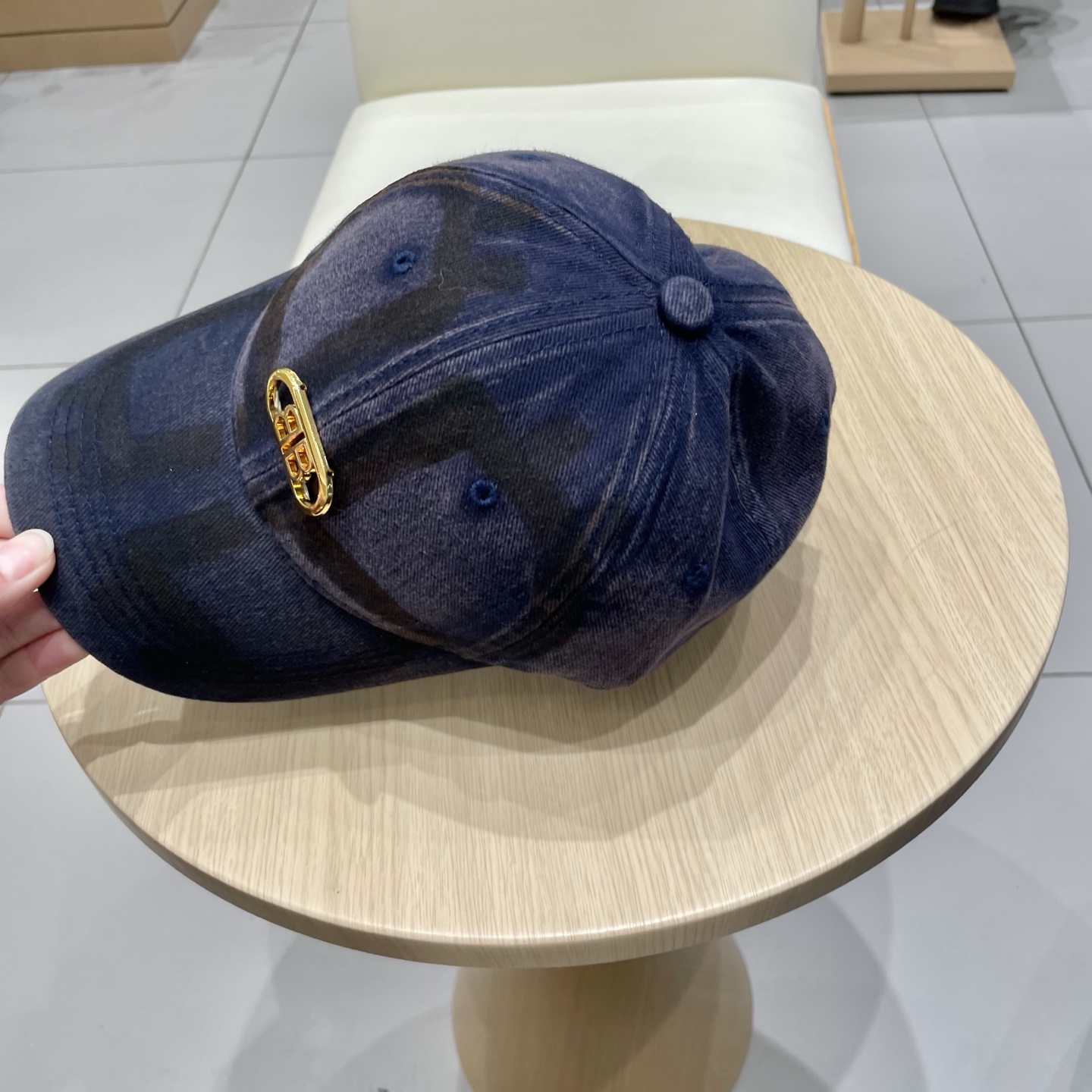  BALENCIAGA巴黎世家新款logo棒球帽，很酷的色系，男女佩戴都有不同style，第一批抢先出货