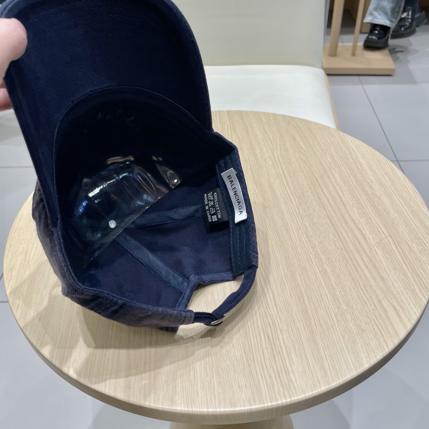  BALENCIAGA巴黎世家新款logo棒球帽，很酷的色系，男女佩戴都有不同style，第一批抢先出货