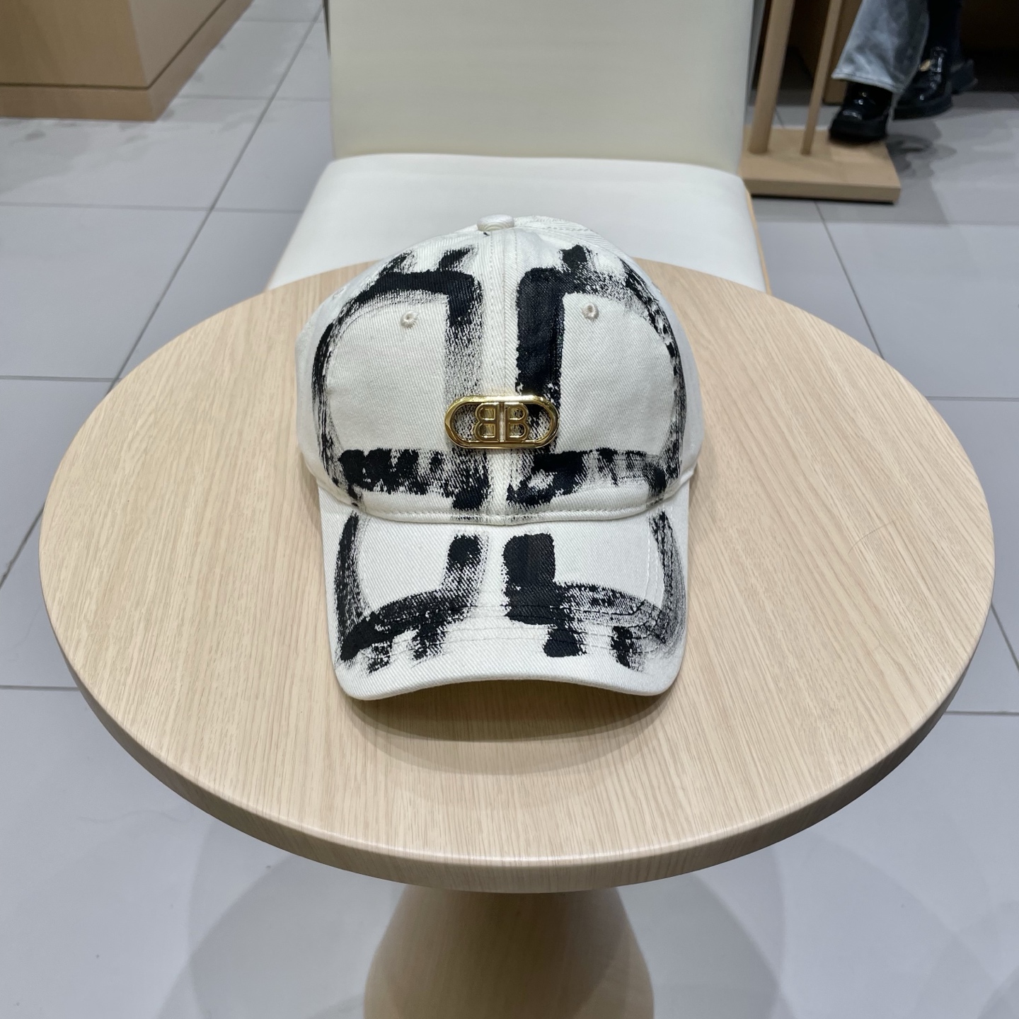  BALENCIAGA巴黎世家新款logo棒球帽，很酷的色系，男女佩戴都有不同style，第一批抢先出货