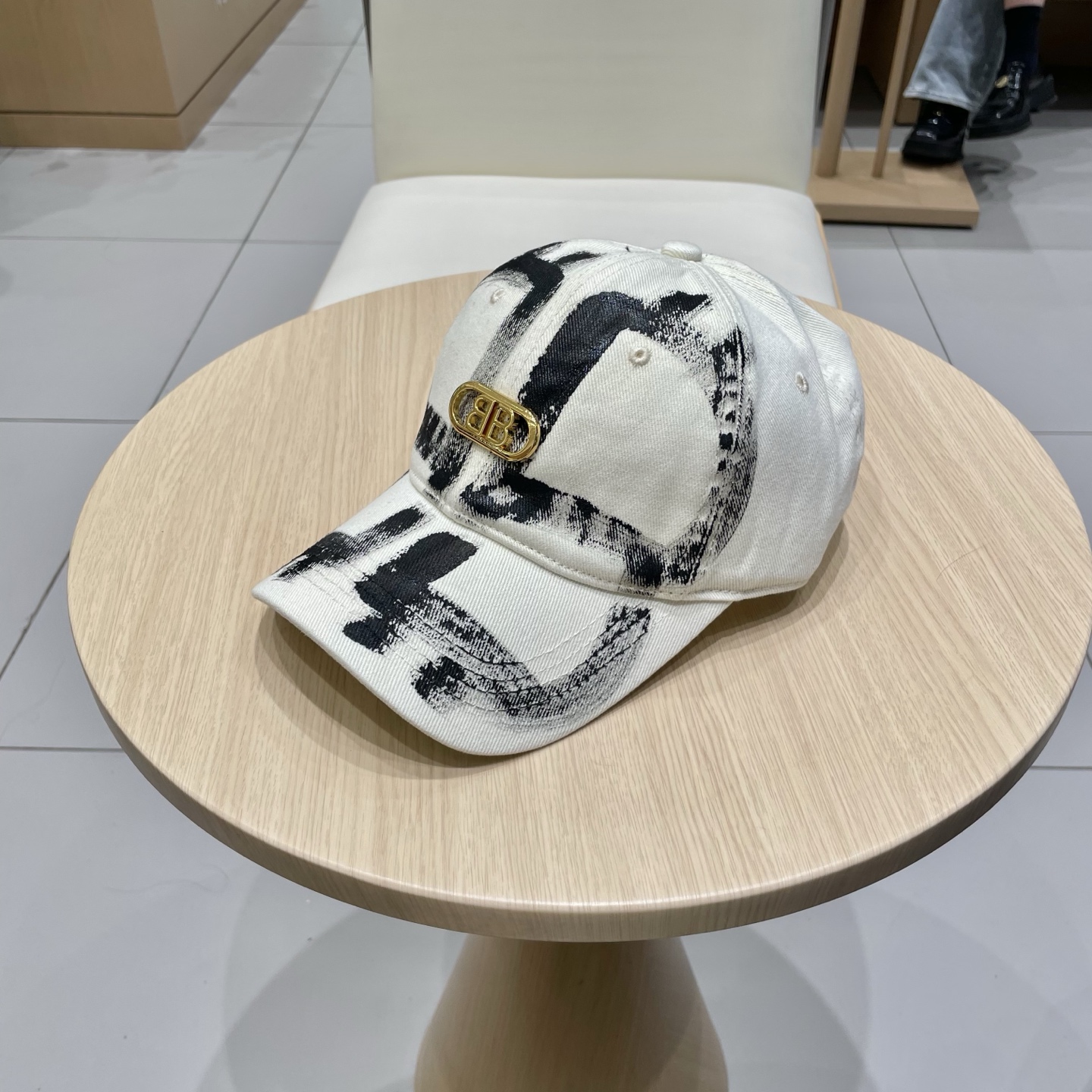  BALENCIAGA巴黎世家新款logo棒球帽，很酷的色系，男女佩戴都有不同style，第一批抢先出货