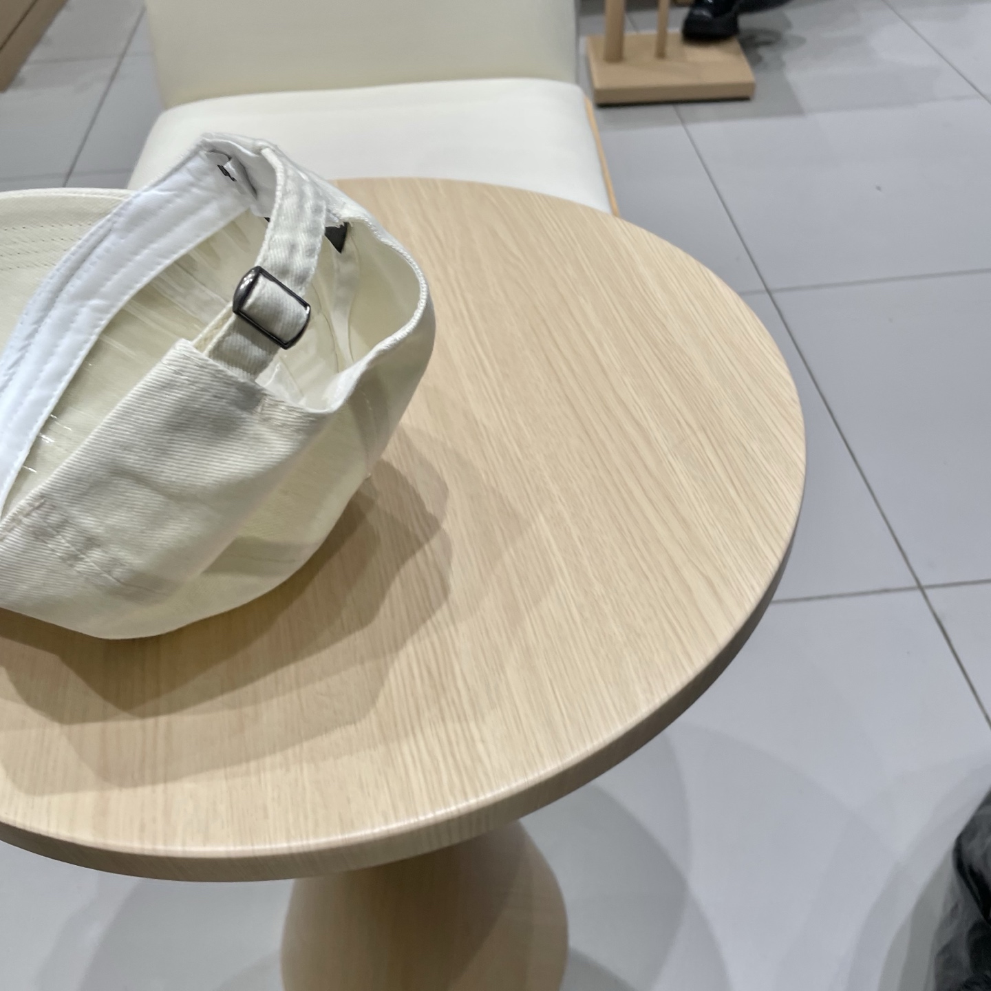  BALENCIAGA巴黎世家新款logo棒球帽，很酷的色系，男女佩戴都有不同style，第一批抢先出货