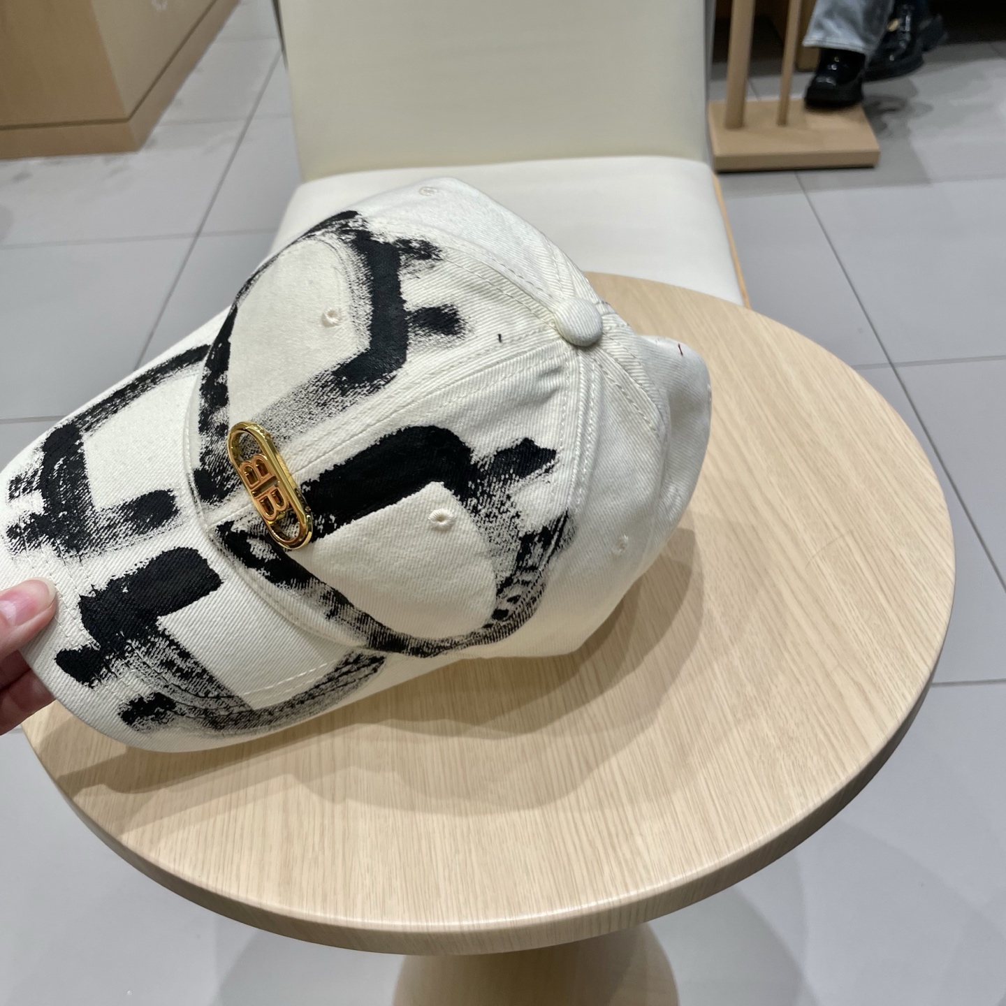  BALENCIAGA巴黎世家新款logo棒球帽，很酷的色系，男女佩戴都有不同style，第一批抢先出货