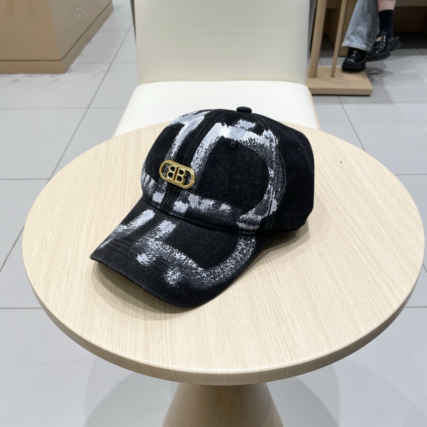  BALENCIAGA巴黎世家新款logo棒球帽，很酷的色系，男女佩戴都有不同style，第一批抢先出货