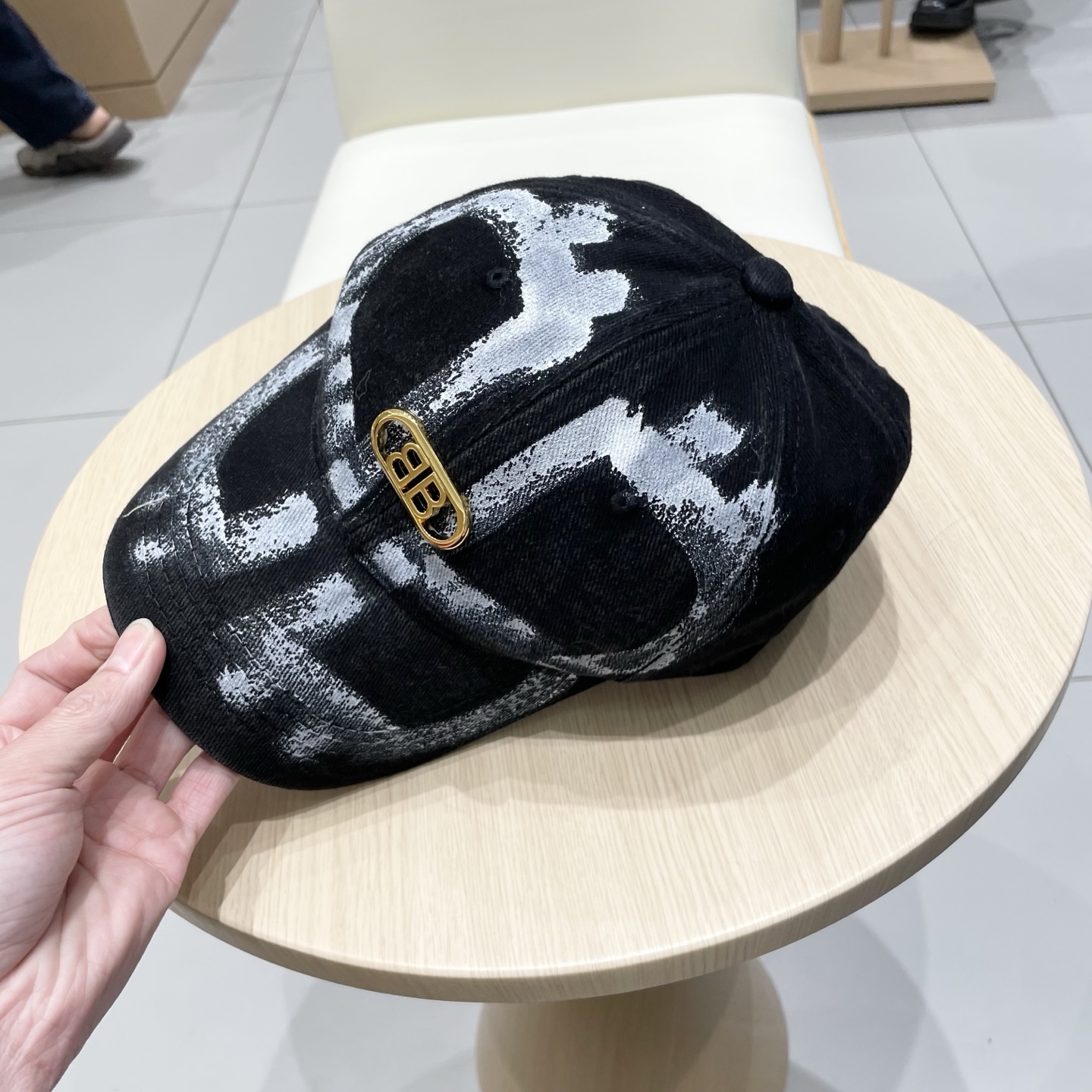  BALENCIAGA巴黎世家新款logo棒球帽，很酷的色系，男女佩戴都有不同style，第一批抢先出货