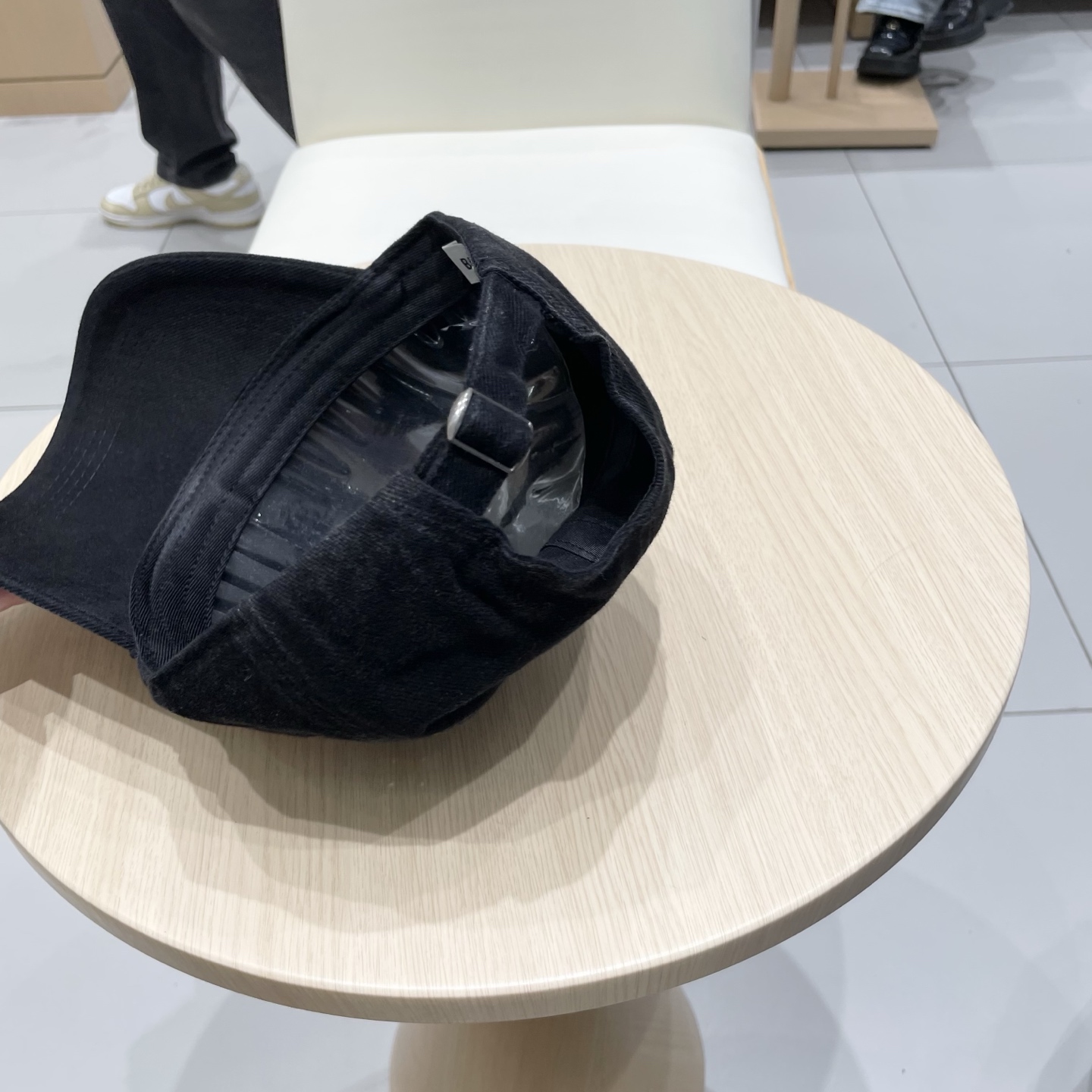  BALENCIAGA巴黎世家新款logo棒球帽，很酷的色系，男女佩戴都有不同style，第一批抢先出货