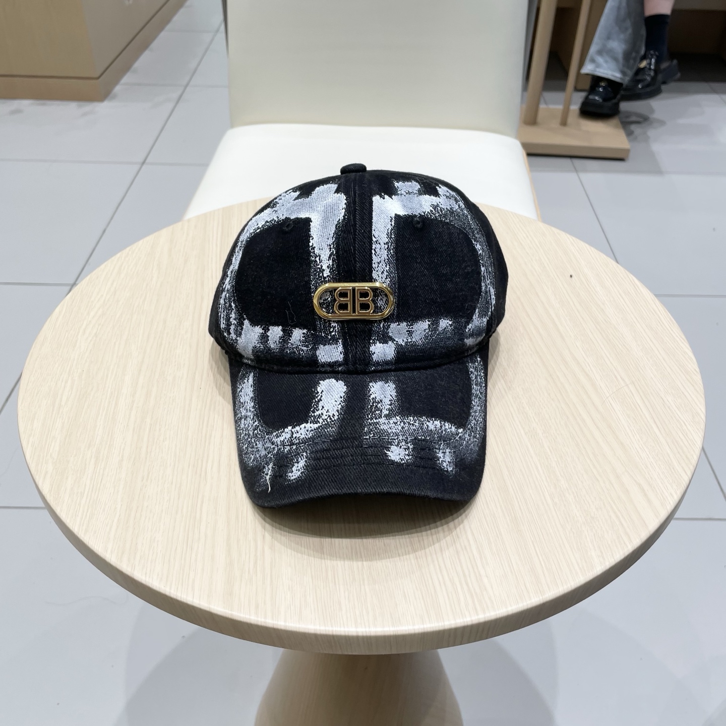  BALENCIAGA巴黎世家新款logo棒球帽，很酷的色系，男女佩戴都有不同style，第一批抢先出货