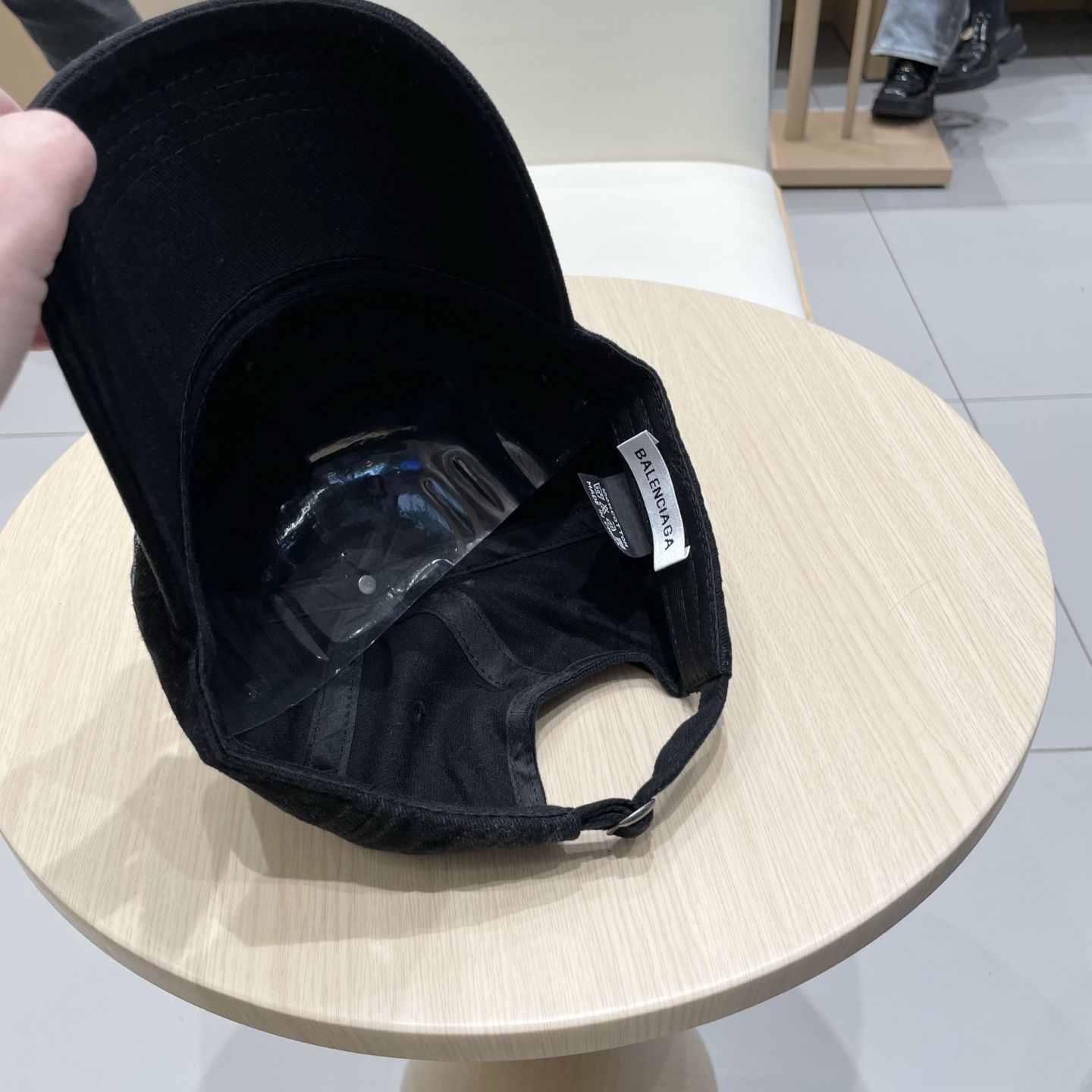  BALENCIAGA巴黎世家新款logo棒球帽，很酷的色系，男女佩戴都有不同style，第一批抢先出货