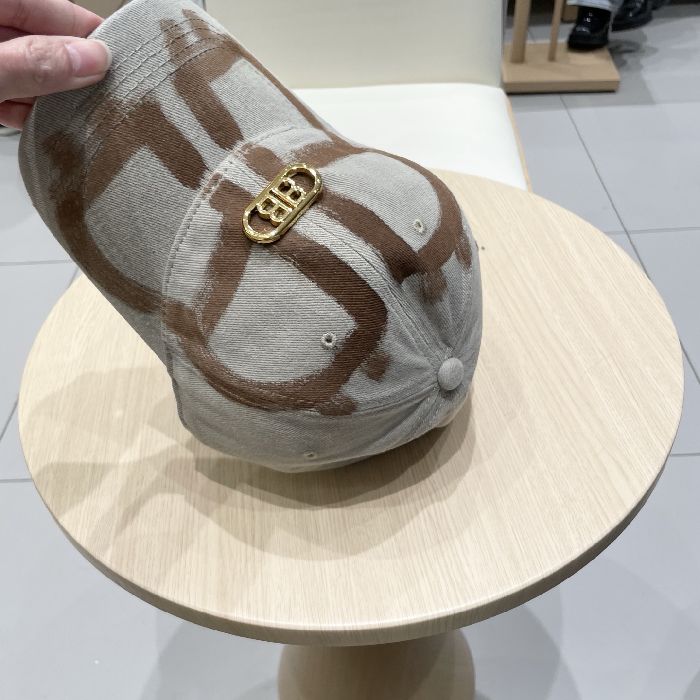  BALENCIAGA巴黎世家新款logo棒球帽，很酷的色系，男女佩戴都有不同style，第一批抢先出货