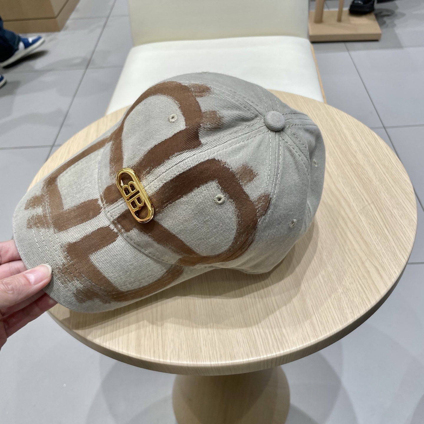  BALENCIAGA巴黎世家新款logo棒球帽，很酷的色系，男女佩戴都有不同style，第一批抢先出货