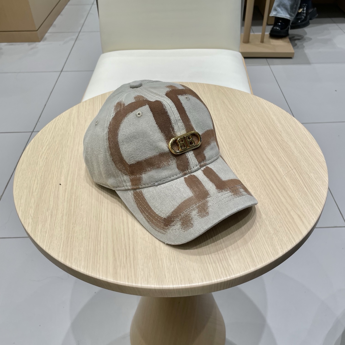  BALENCIAGA巴黎世家新款logo棒球帽，很酷的色系，男女佩戴都有不同style，第一批抢先出货