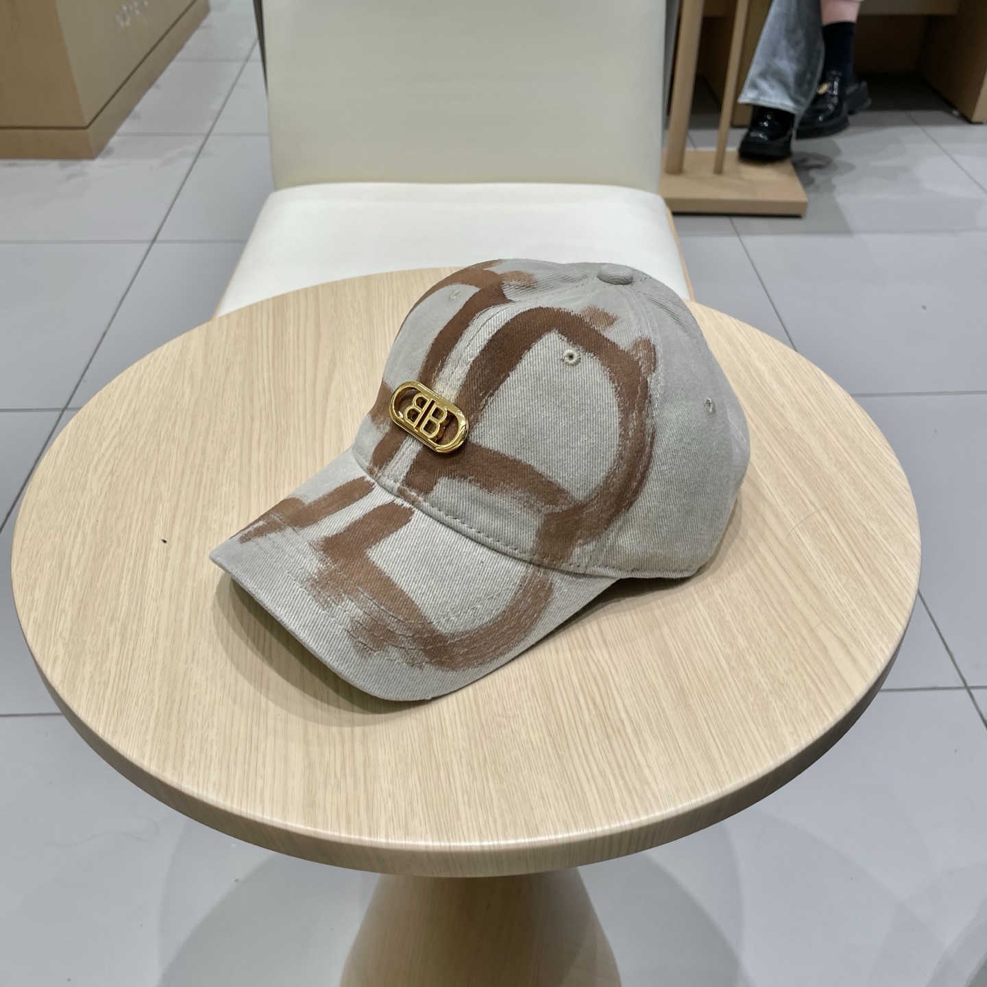  BALENCIAGA巴黎世家新款logo棒球帽，很酷的色系，男女佩戴都有不同style，第一批抢先出货