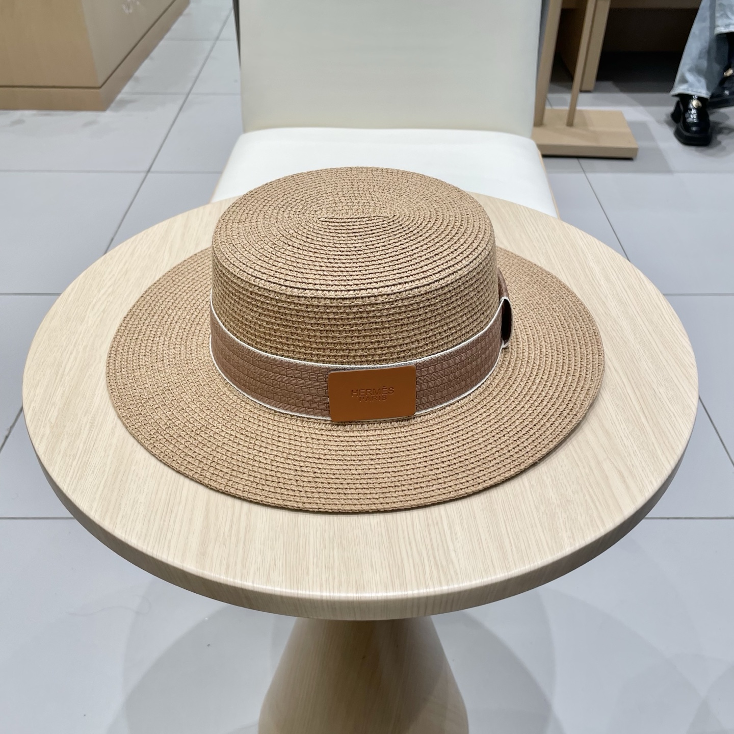 NO:224990,Hermes new straw hat, top hat, head circumference 57cm hat, straw hat, fisherman hat, baseball hat, knit hat, hat, hermes, espadrilles, hats19860909爱马仕新款草帽,平顶礼帽,头围57cm帽子草帽渔夫帽棒球帽针织帽,帽子,hermes,espadrilles,hats,hat
