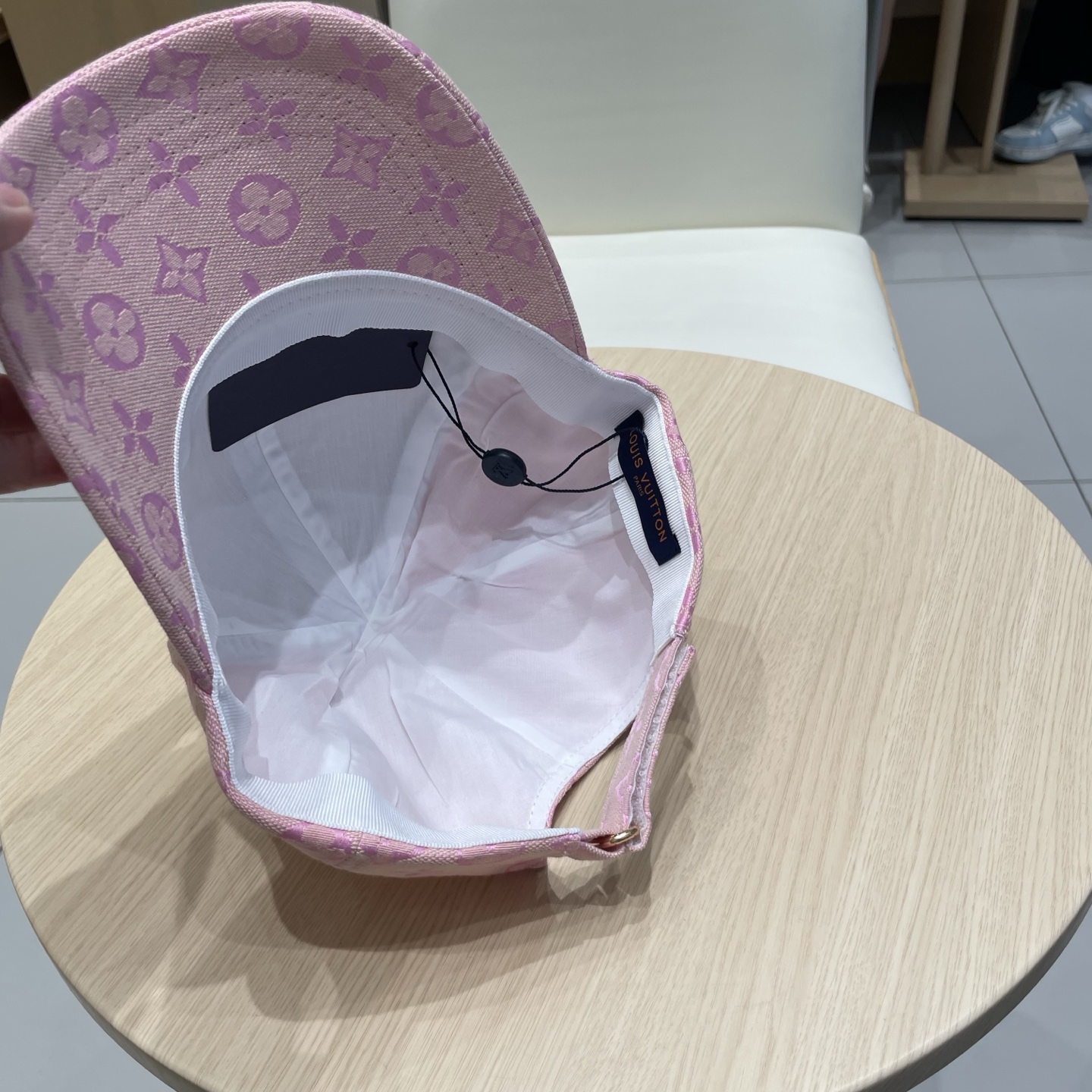  LV路易威登高版本专柜爆款棒球帽  老字花♥️高端大气，百搭款🤗男女通用！