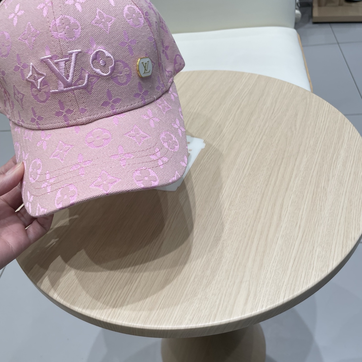  LV路易威登高版本专柜爆款棒球帽  老字花♥️高端大气，百搭款🤗男女通用！