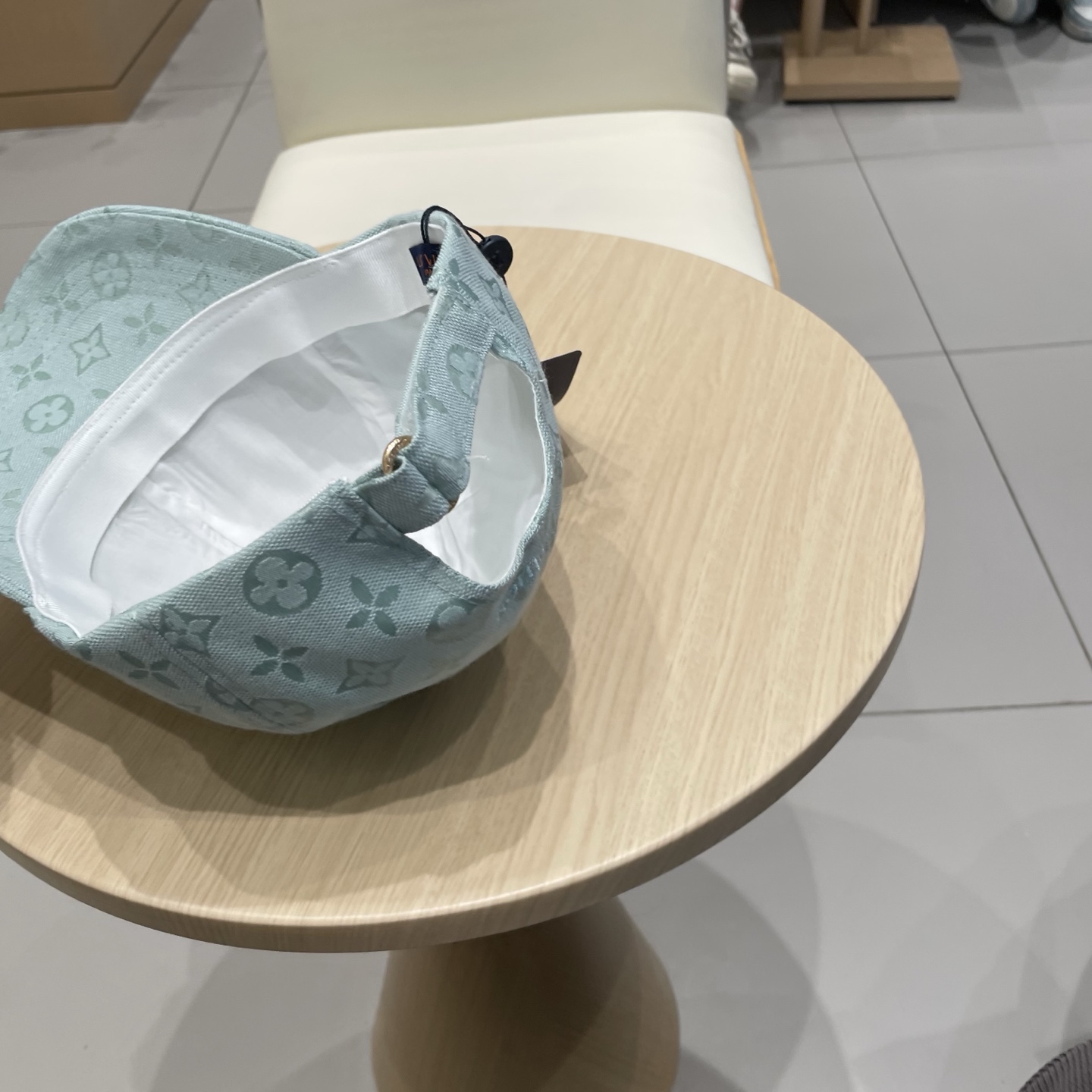  LV路易威登高版本专柜爆款棒球帽  老字花♥️高端大气，百搭款🤗男女通用！