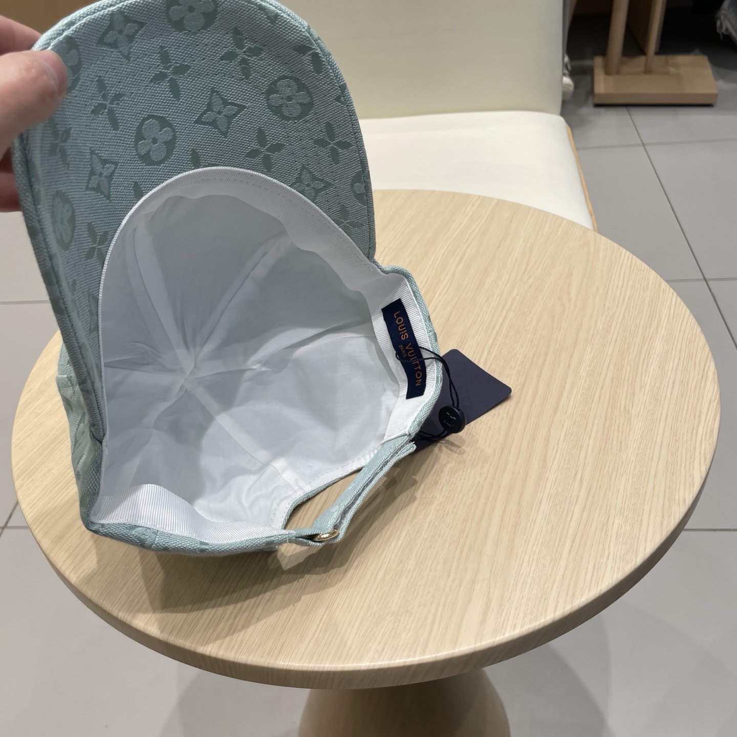  LV路易威登高版本专柜爆款棒球帽  老字花♥️高端大气，百搭款🤗男女通用！