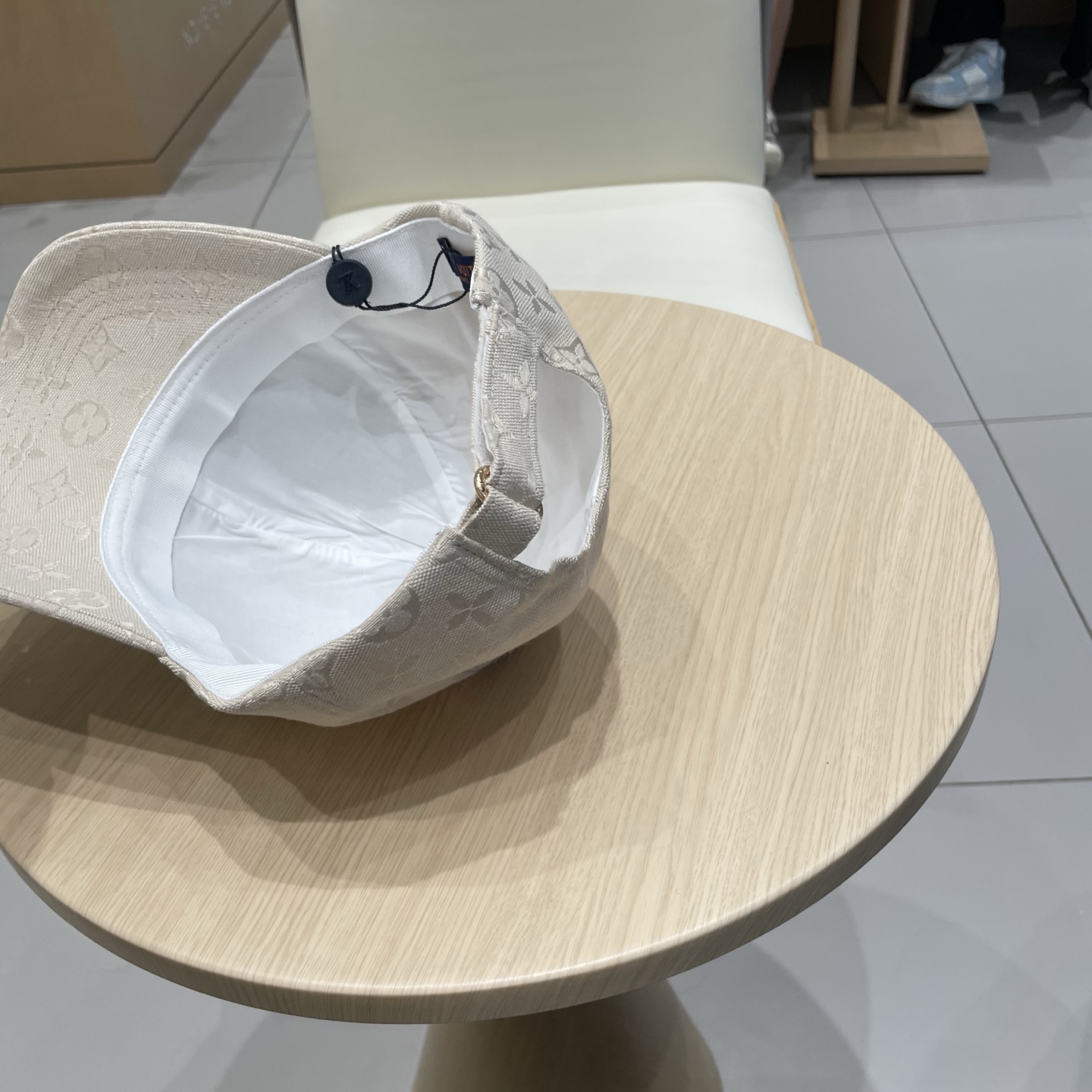  LV路易威登高版本专柜爆款棒球帽  老字花♥️高端大气，百搭款🤗男女通用！