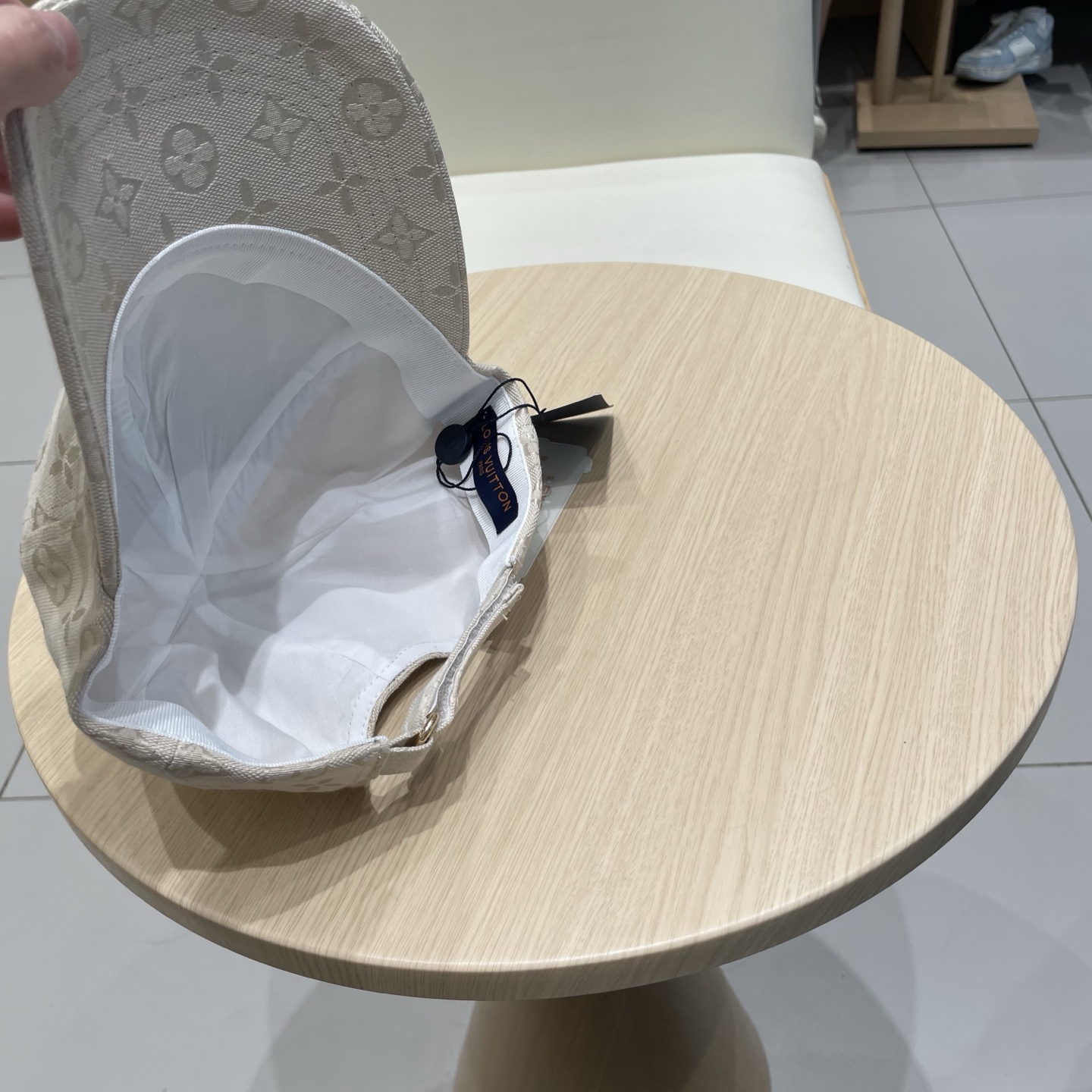  LV路易威登高版本专柜爆款棒球帽  老字花♥️高端大气，百搭款🤗男女通用！