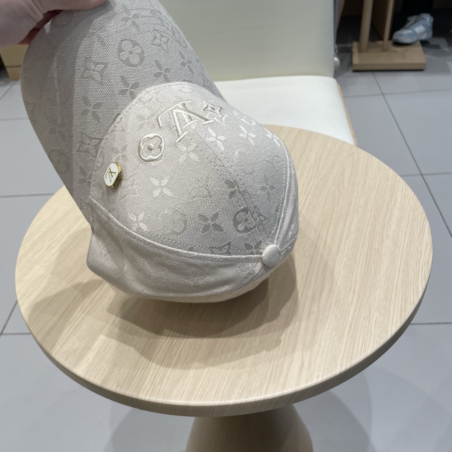  LV路易威登高版本专柜爆款棒球帽  老字花♥️高端大气，百搭款🤗男女通用！