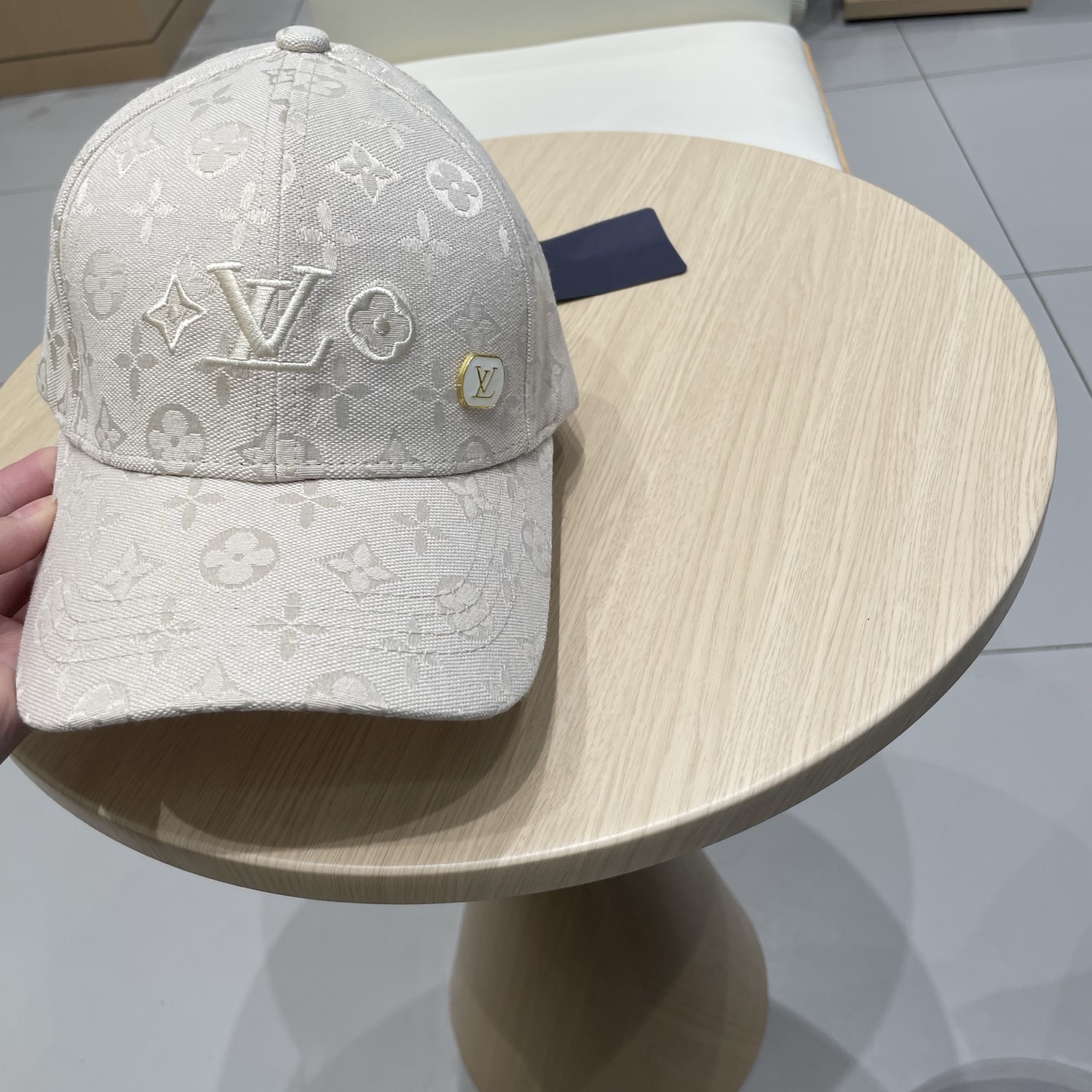  LV路易威登高版本专柜爆款棒球帽  老字花♥️高端大气，百搭款🤗男女通用！
