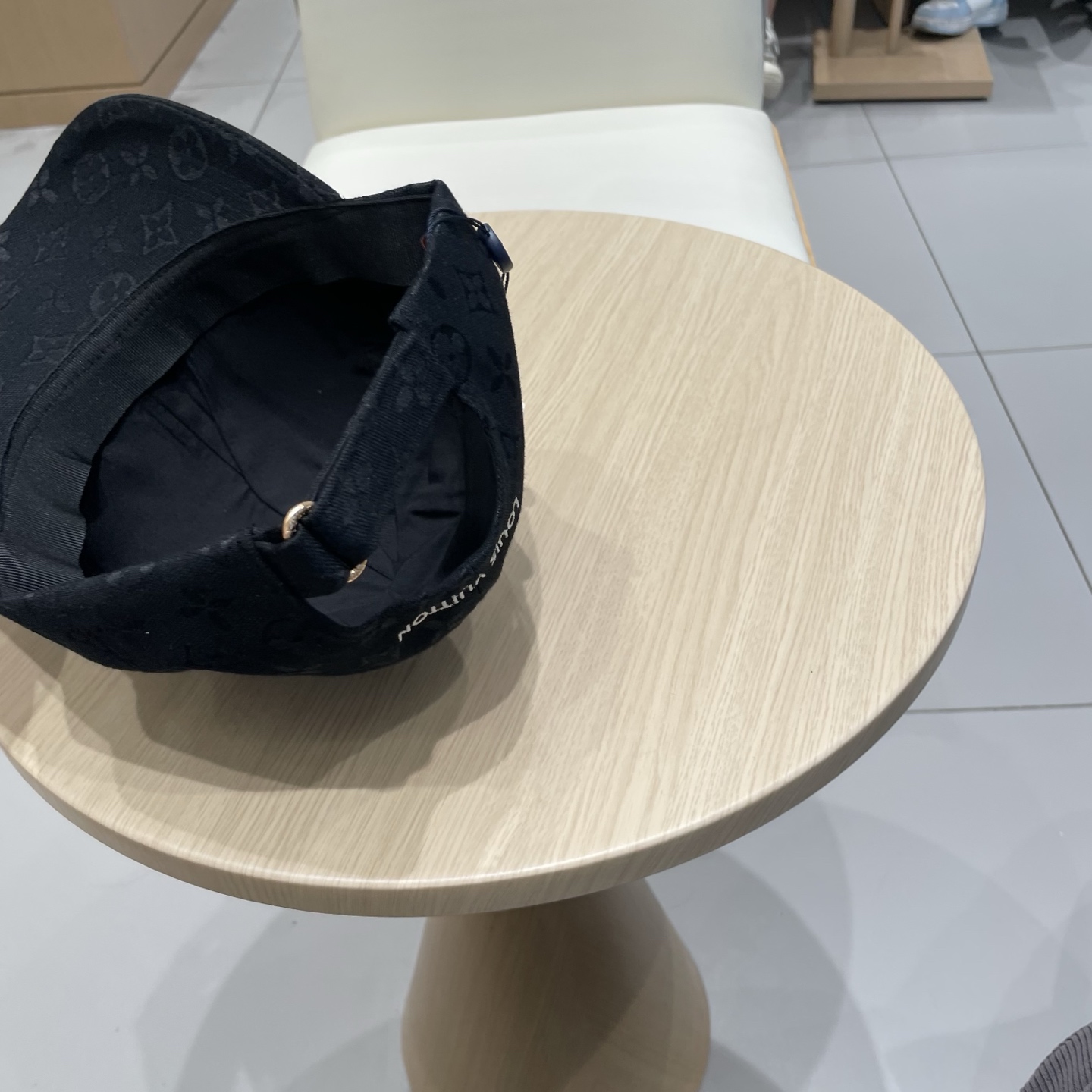  LV路易威登高版本专柜爆款棒球帽  老字花♥️高端大气，百搭款🤗男女通用！